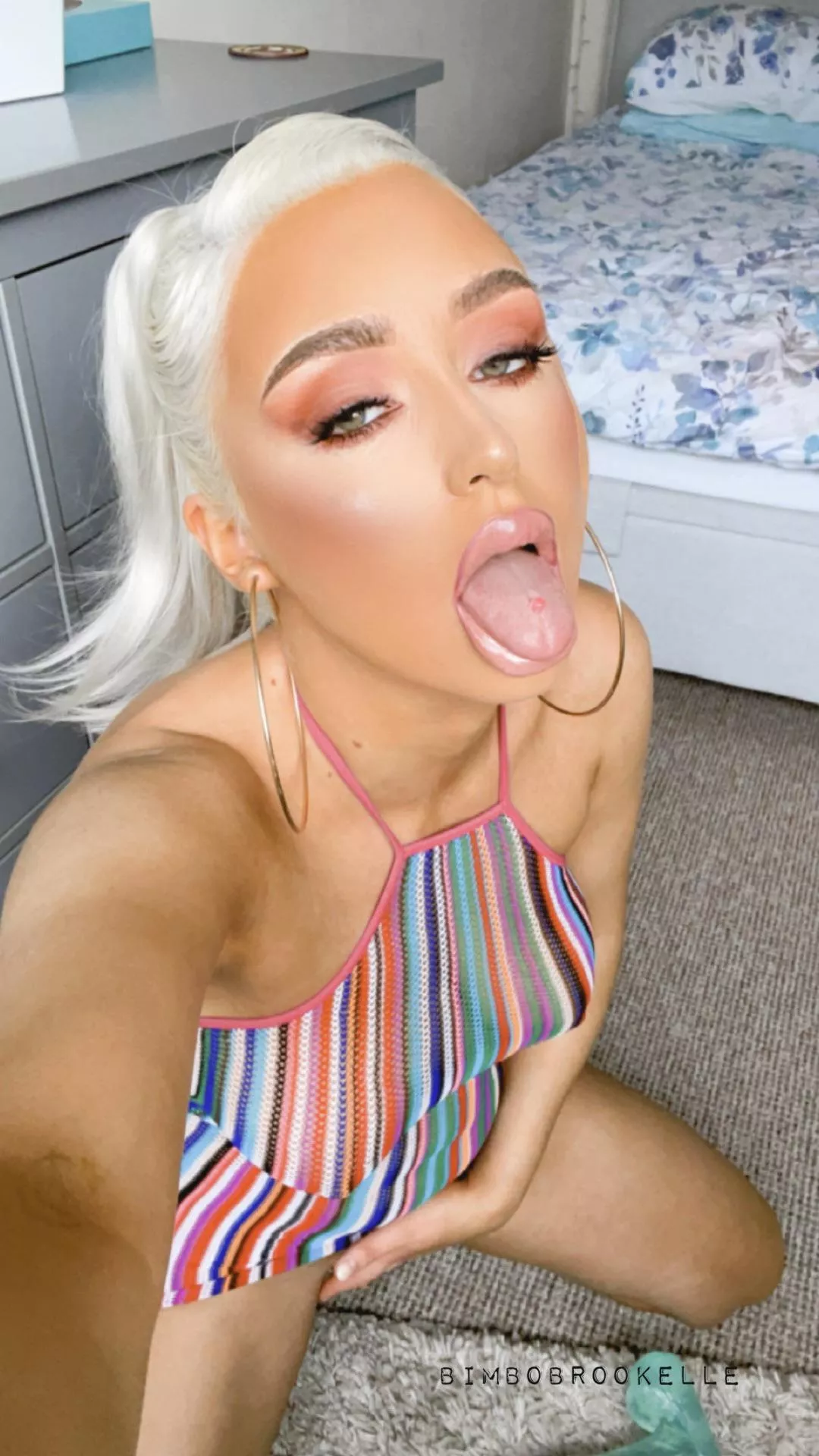 😑👅