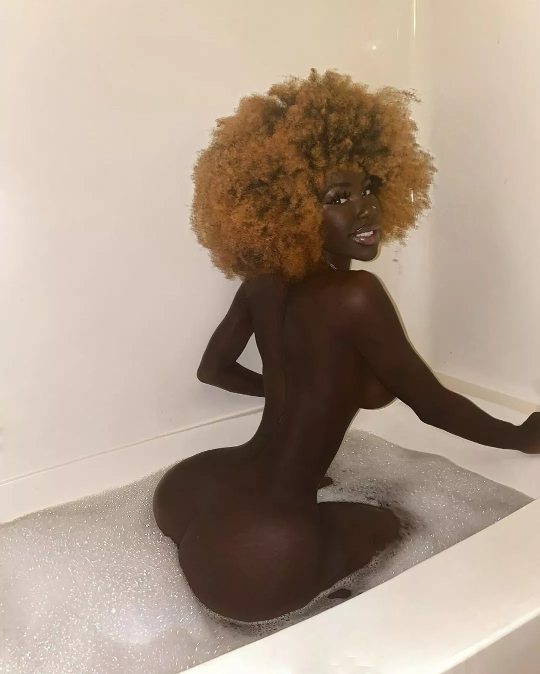 👱🏿‍♀️