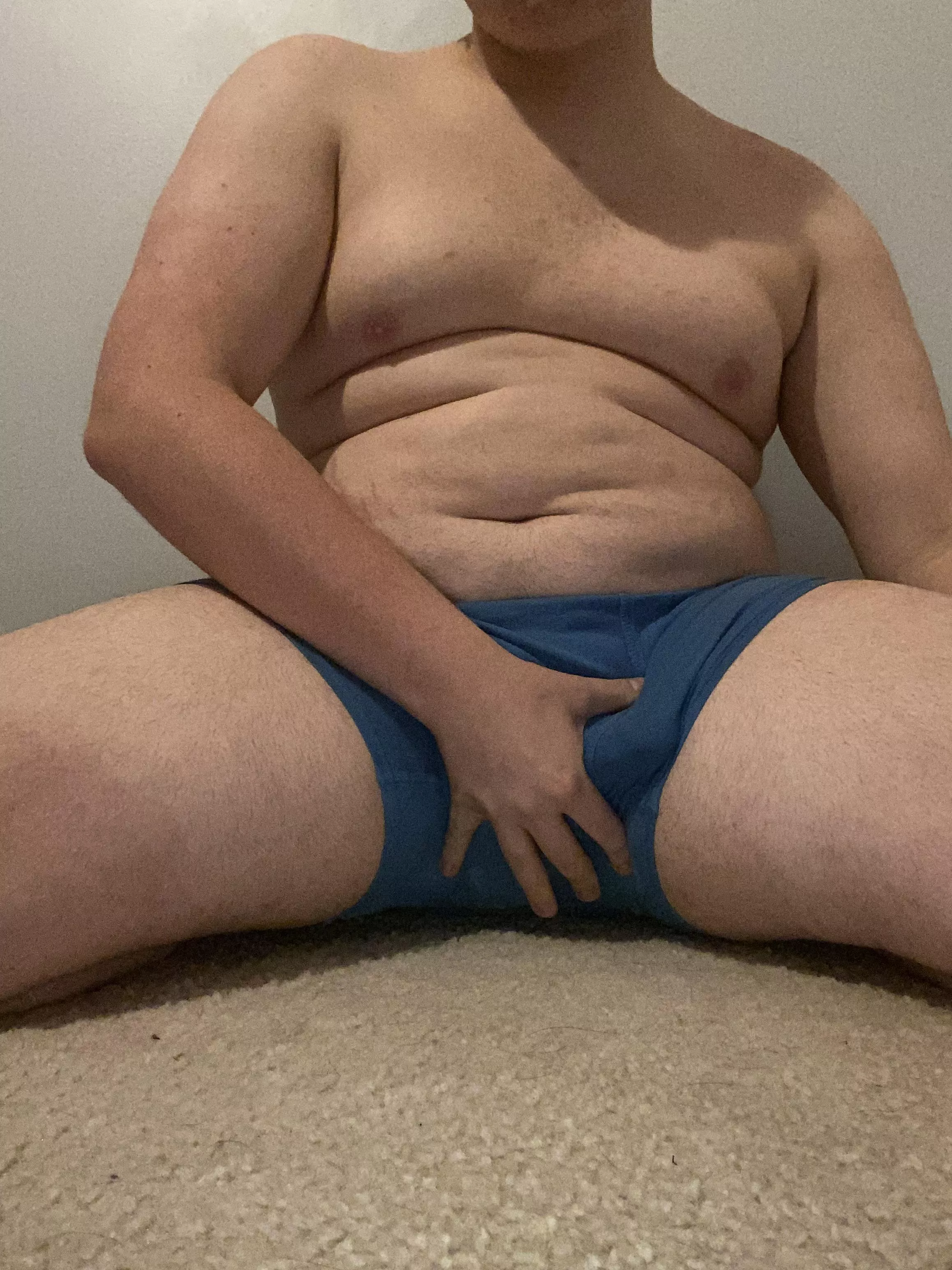 18 looking for FIT/MUSCULAR CHASERS ONLY. horny chub here with amazing cumshots. hairy+ add me on snap @emanlooking