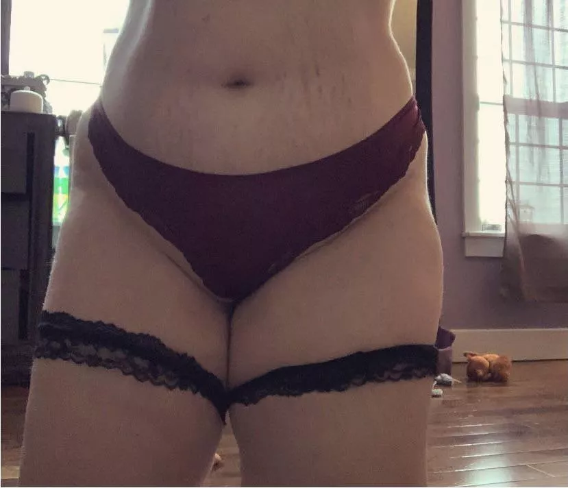 (18f) are my hips too wide?ðŸ¥ºðŸ’—