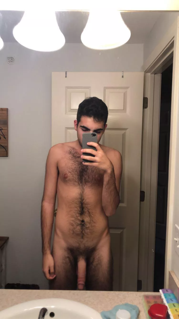 19 Horny af need a hairy man to fuck me hmu