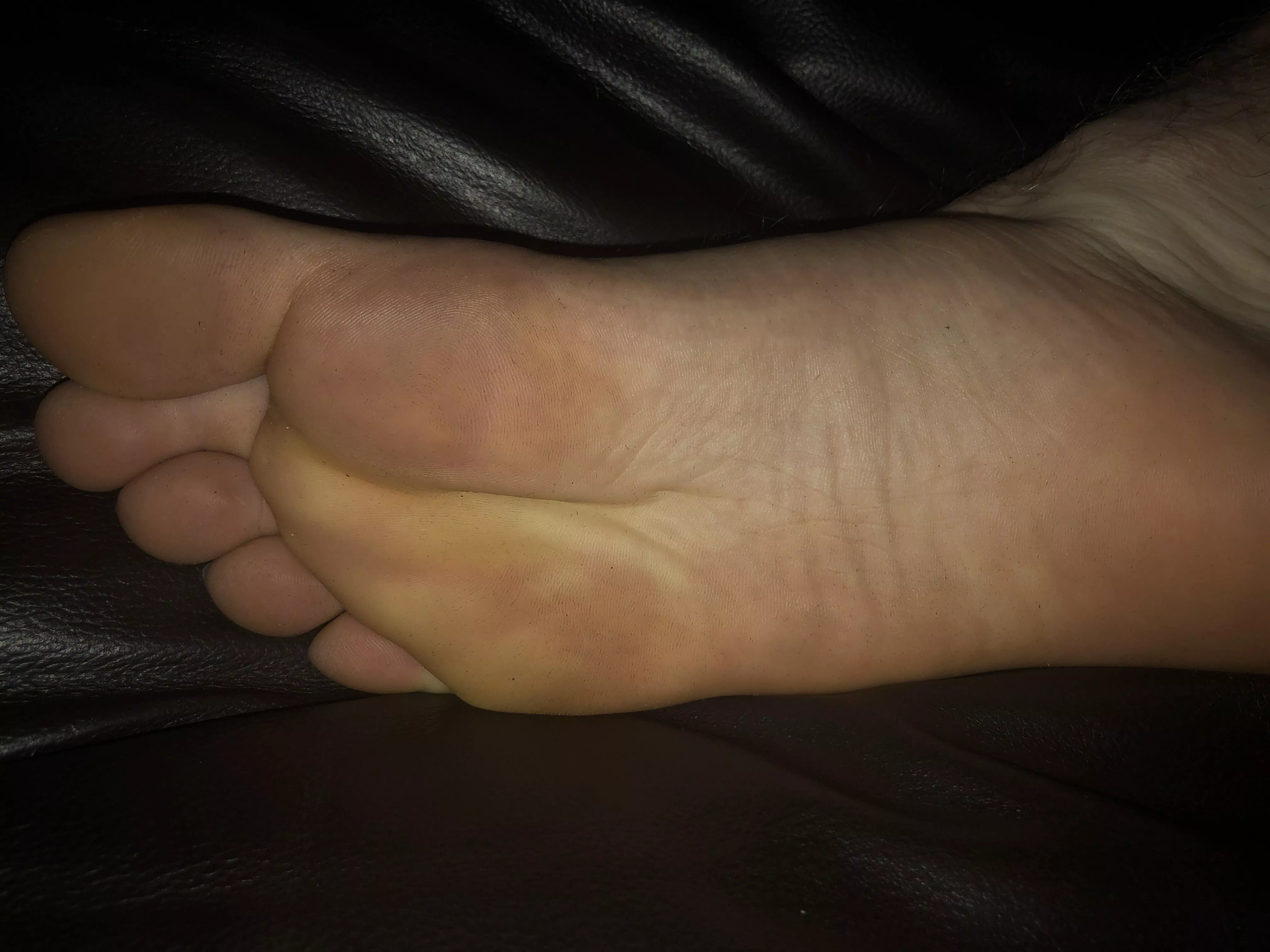 19, looking for a hypno foot master. Snap: @j_doe6839, come hypnotize me with your soles :)