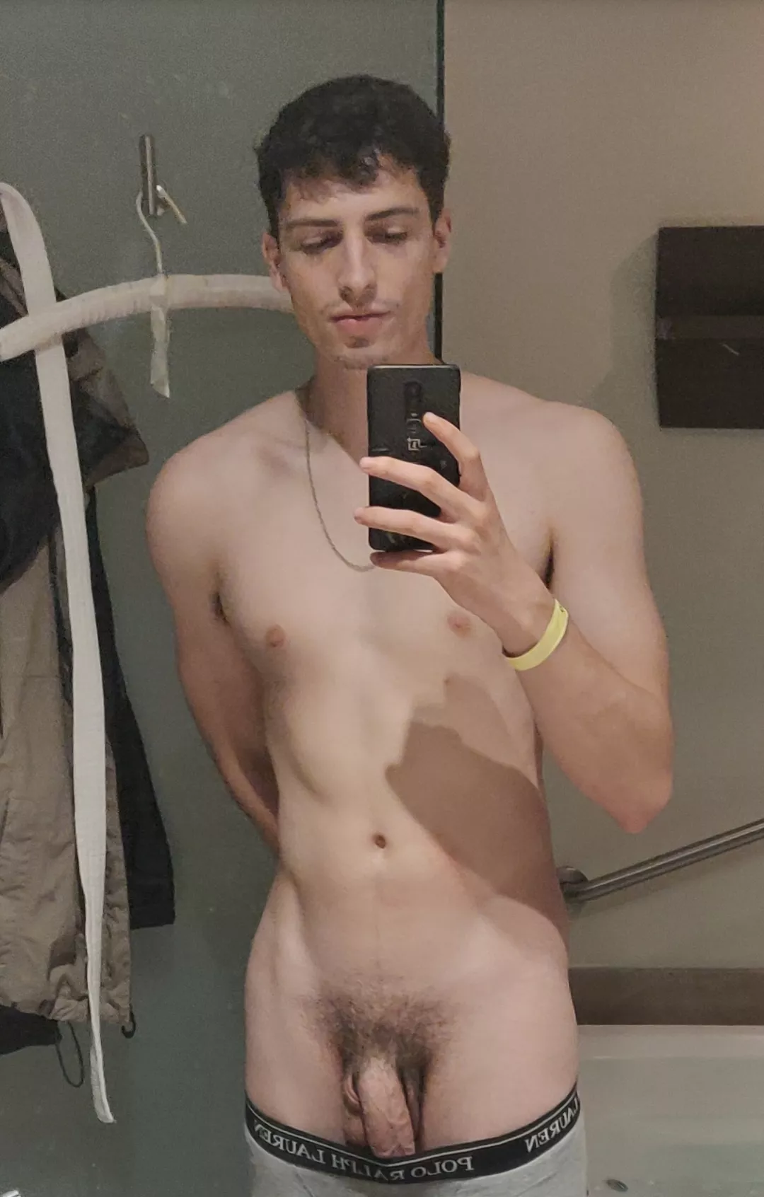 19 [M] virgin horny on vacation looking for some fun ;)