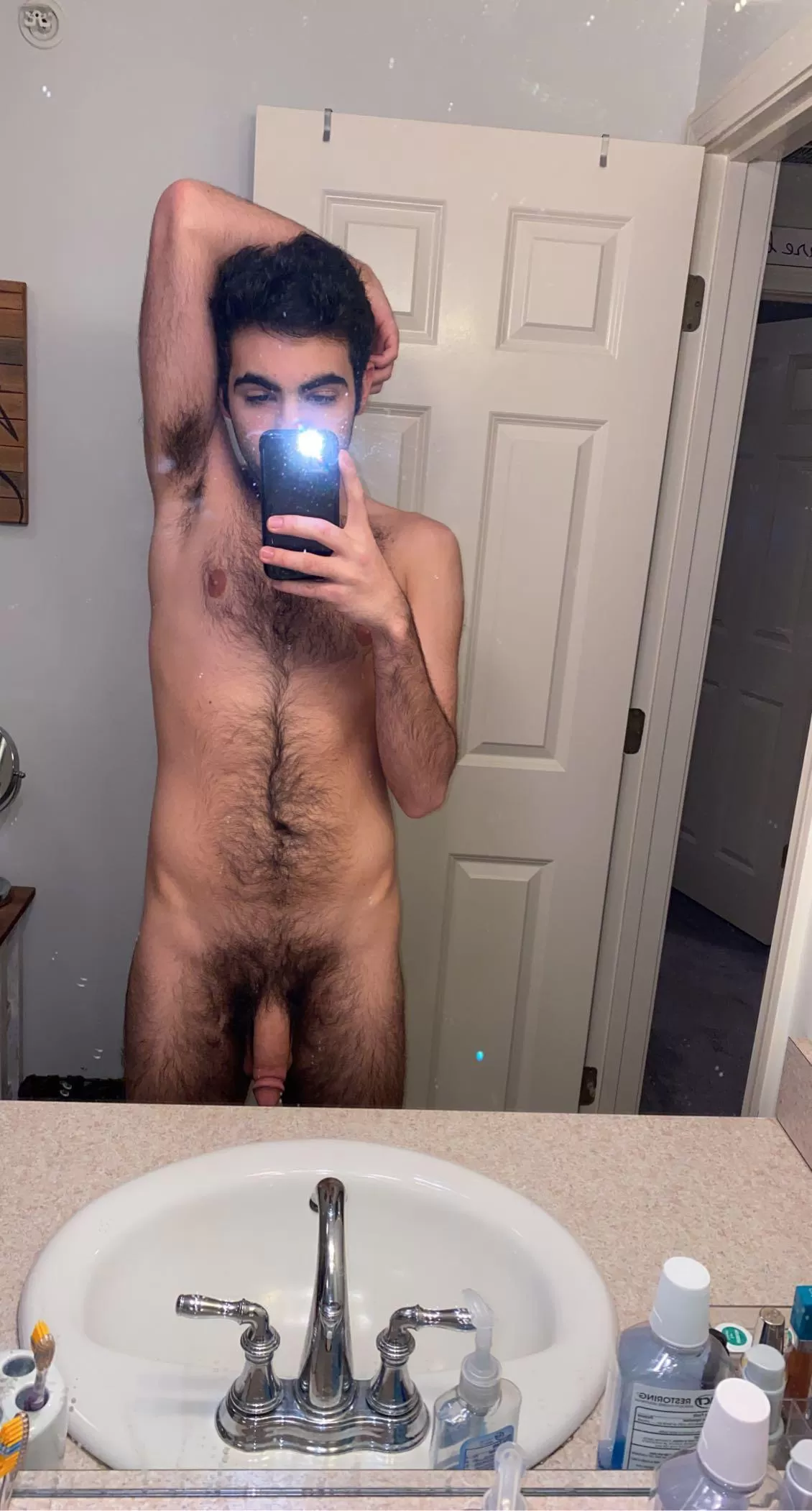 19 us horny need a hairy guy to help me out;)