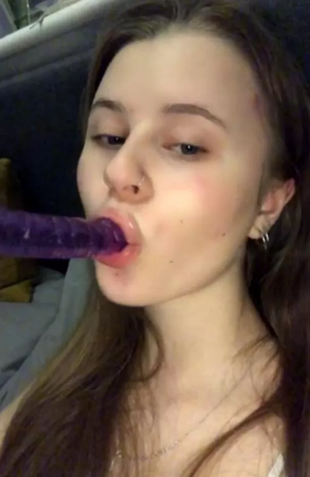 19[F4A][snapchat][kattluvv] would you replace my dildo with your cock ?