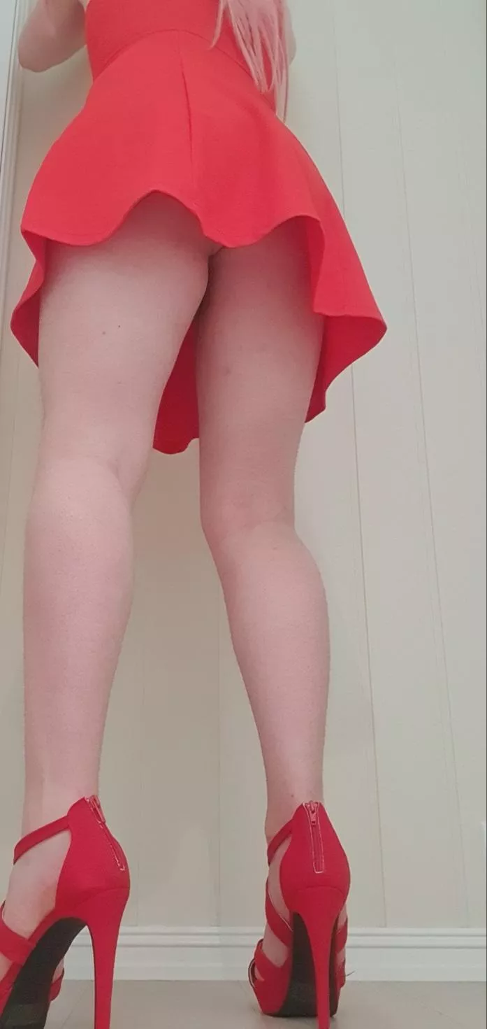 19yo sissy looking for longterm dom into full sissy exposure, kik: SissySofie20 or message me