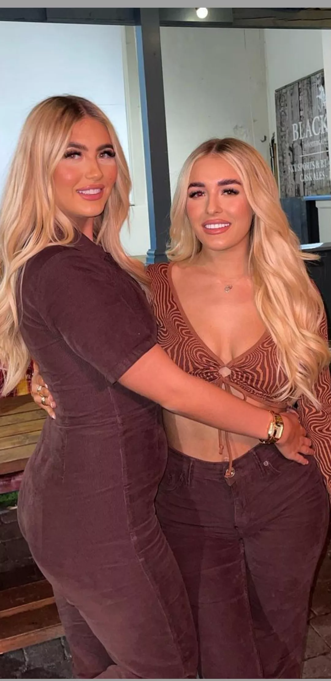 [2] blondes