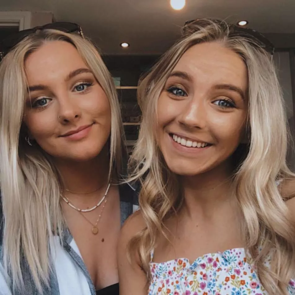 [2] Cute blondes