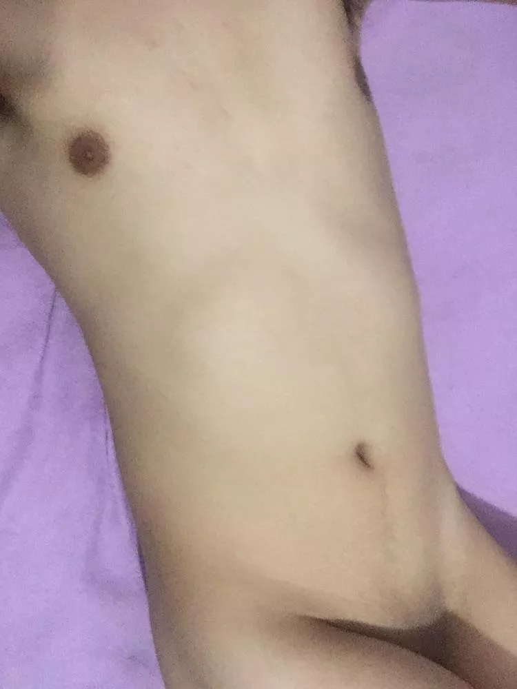 20 m asian bottom twink. ðŸ˜œ who wants some?