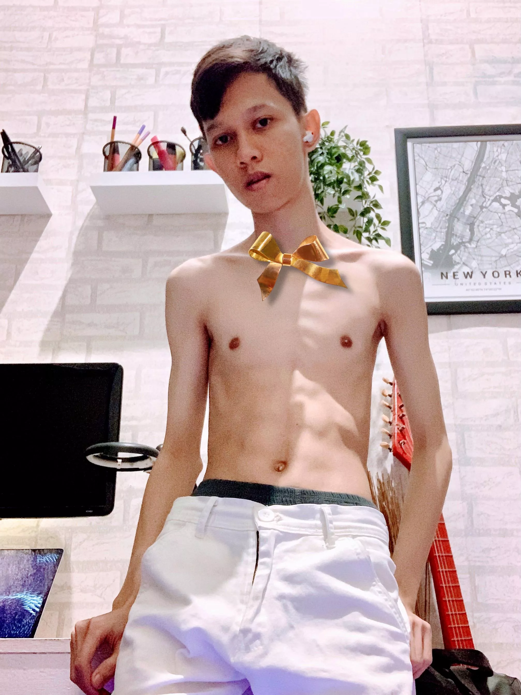 20. Who wants this skinny twink as a gift? ðŸŽ