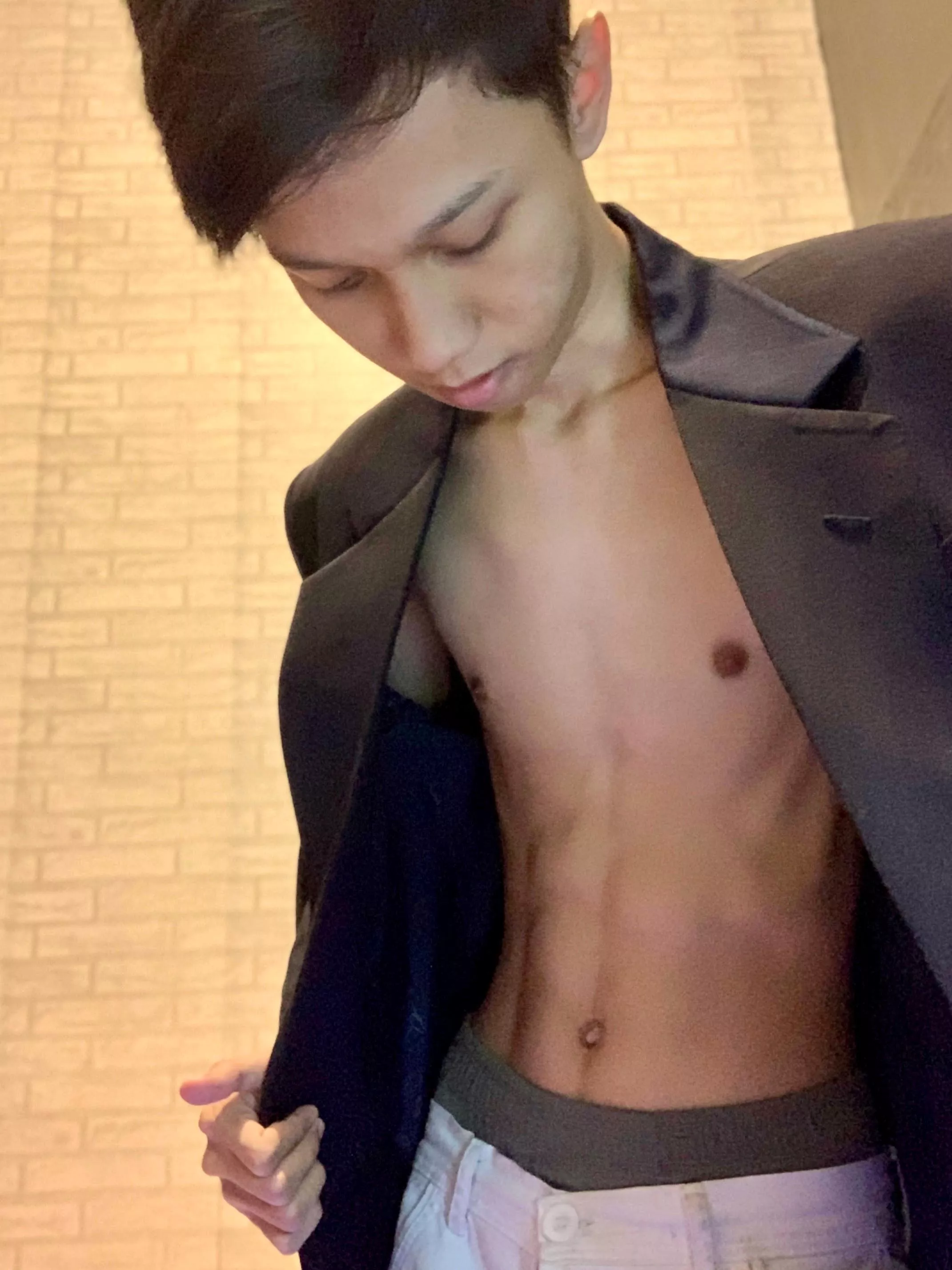 20yo boi with little abs in a suit ðŸ˜ˆ