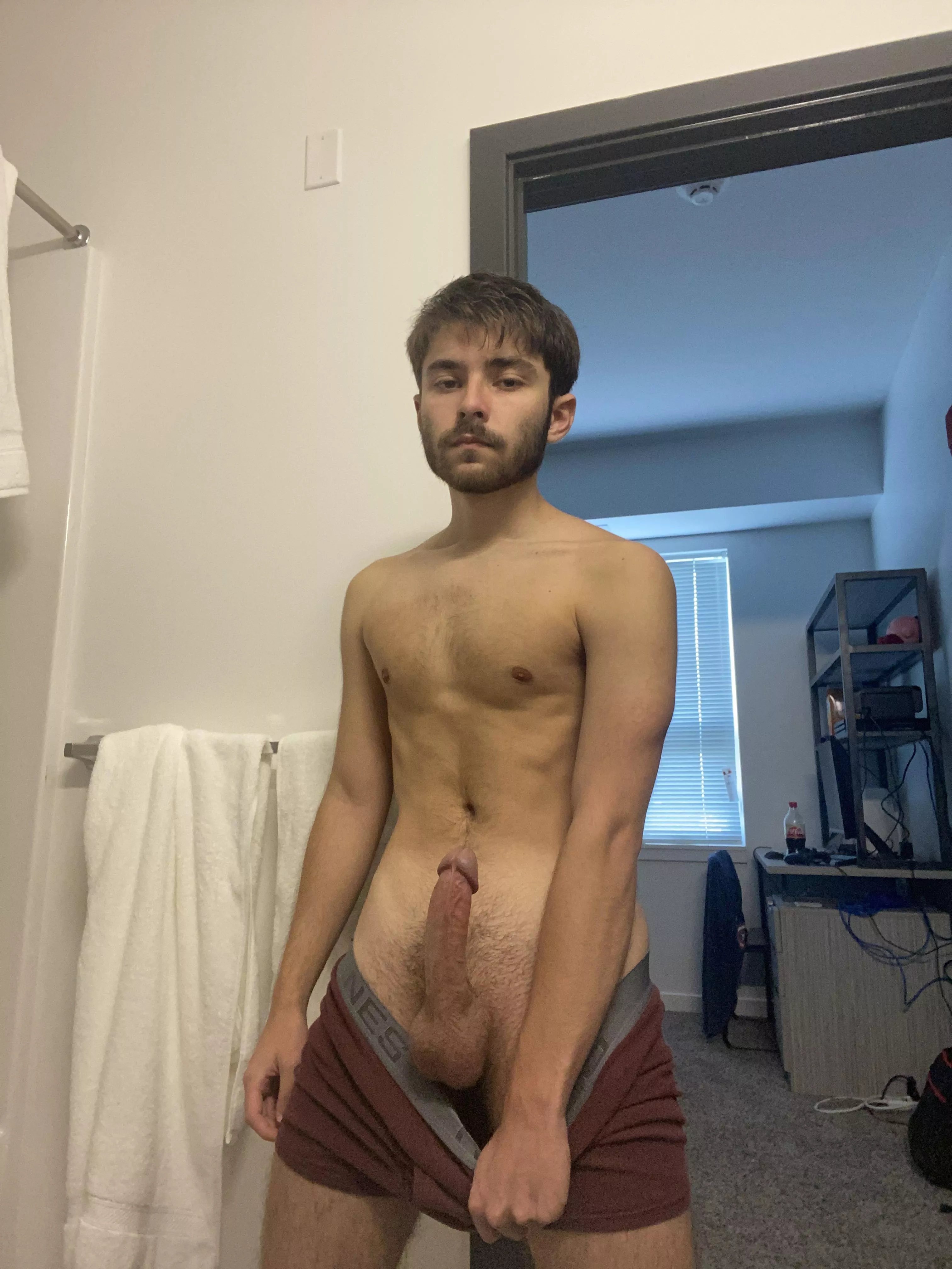 [20yo] Sexy or too serious?