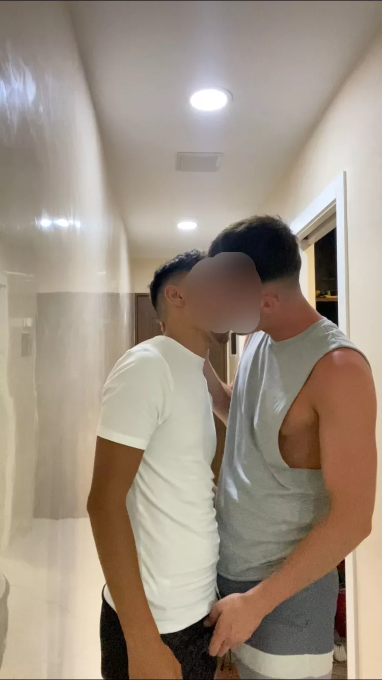 21 So fucking hot meeting this lad 😈 ass is so hot check out our video 😈