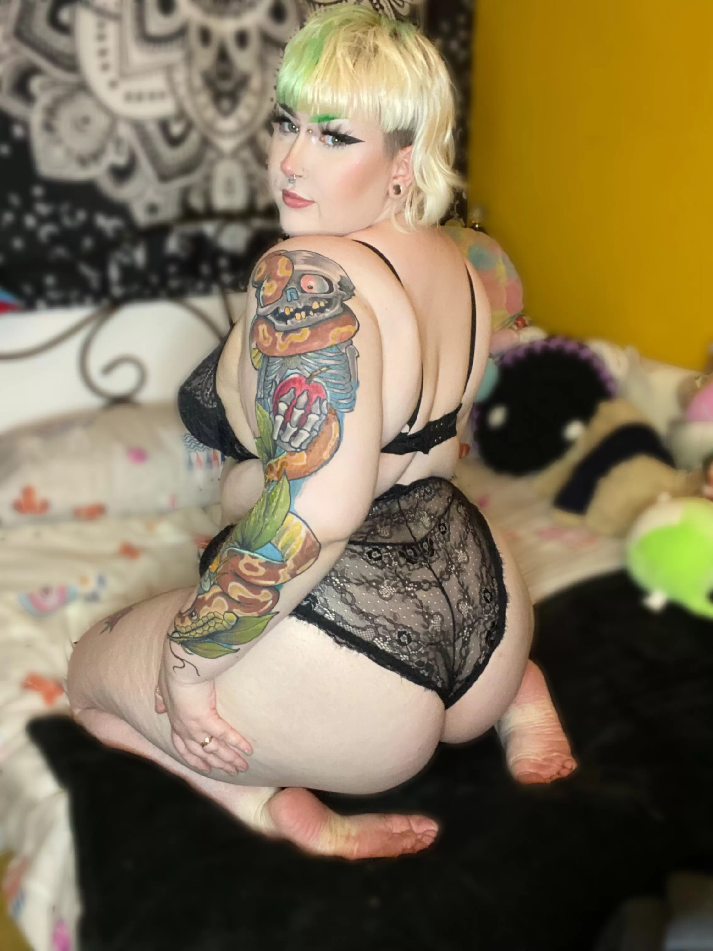 💦 21yo curvy british slut with braces & tattoos!💦 i squirt, i cream, i stick stuff in my ass 🍑 FREEBIES when first subscribe!🥰 LINK IN COMMENTS 💦