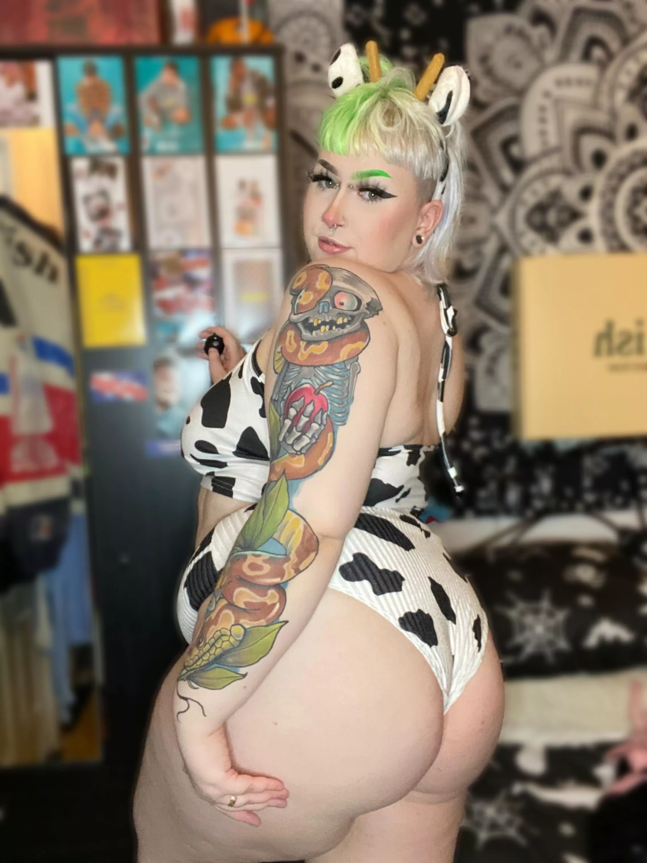 21yo tattooed curvy slut from the uk 🇬🇧👀 • FREE cock / body rate upon subscribing 🍆 • always active for chats & sexting 😈 • roleplay, anal play, creaming & squirting 💦 • LINK IN COMMENTS 💚