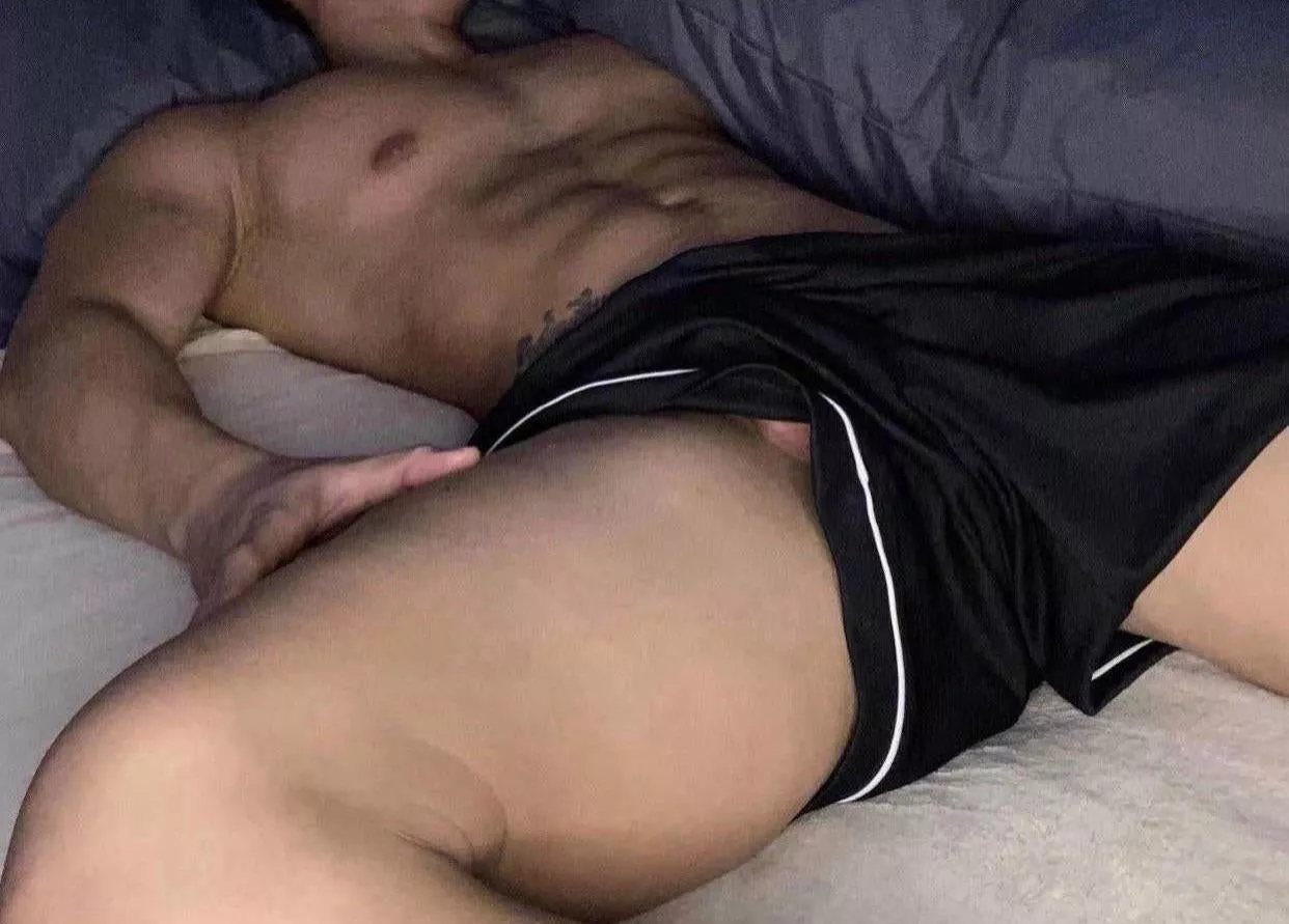 23 super horny Australian. Looking for gym bros,muscular or fit guys to bust my 4 day load with on live usually no face.I precum heaps. Send Asl body pic. Pls be willing to cum live. Love muscles. Add Snapchat:archdaniels2021