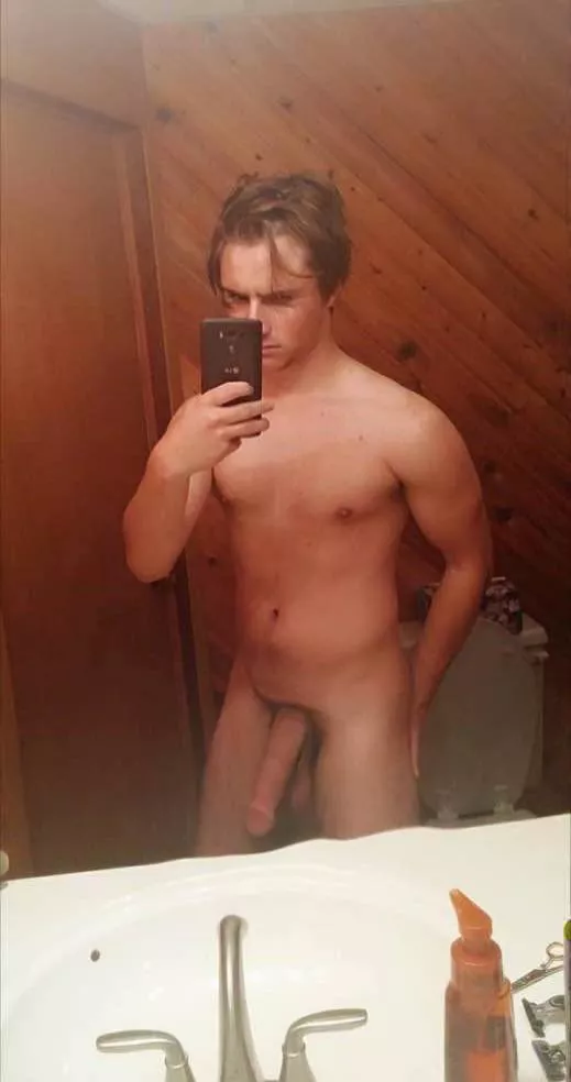 23 year old white hung stud from Canada here, I’m very athletic and fit as well as am Bi with a BWC!