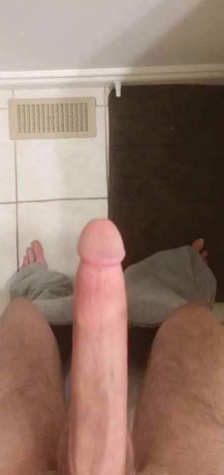 23 year old white hung stud from Canada here, I’m very athletic and fit as well as am Bi with a BWC!