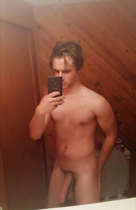 23 year old white hung stud from windsor Ontario here, Iâ€™m very athletic and fit as well as bi with a BWC!