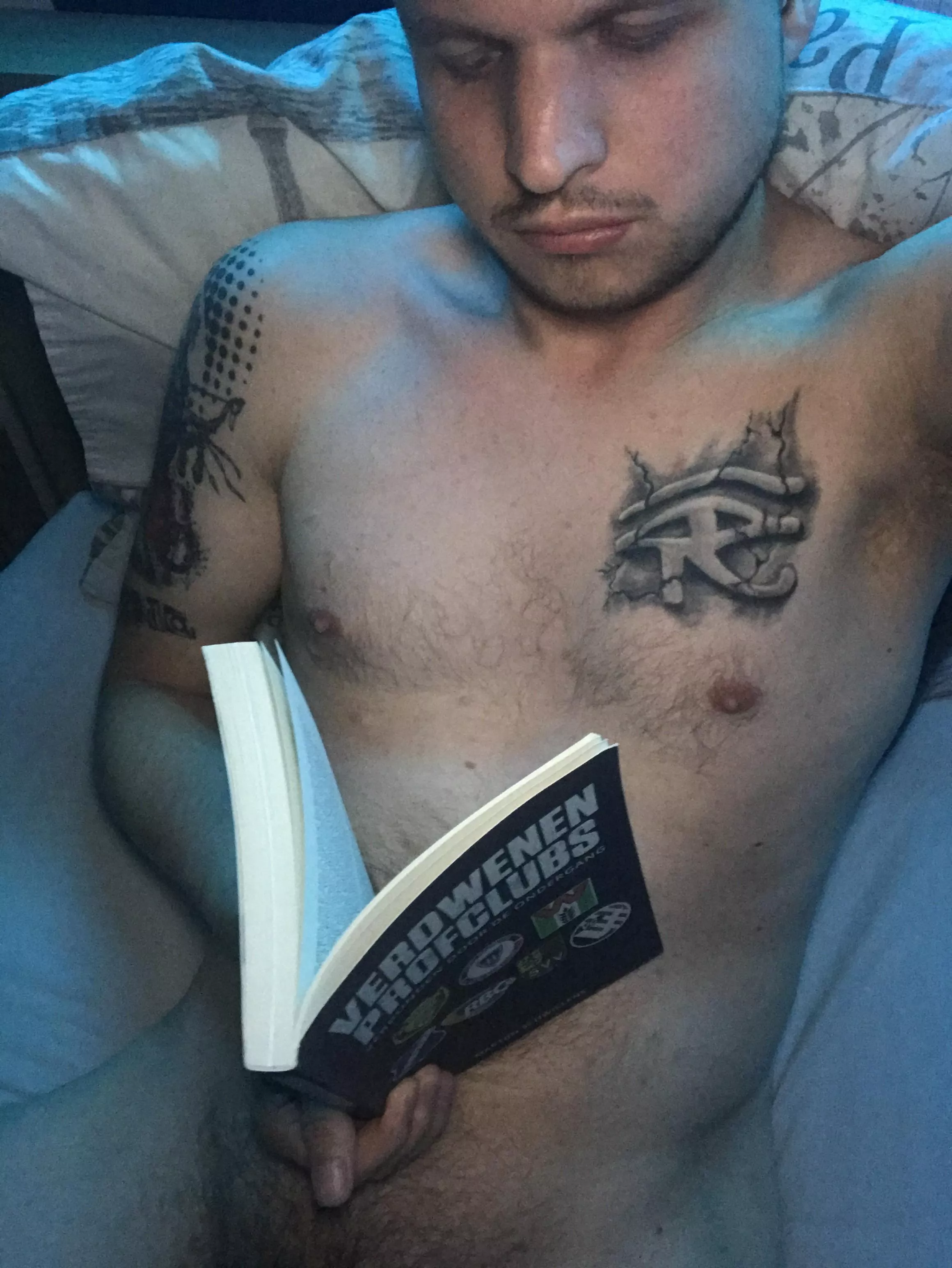 23[m] reading before going to sleep