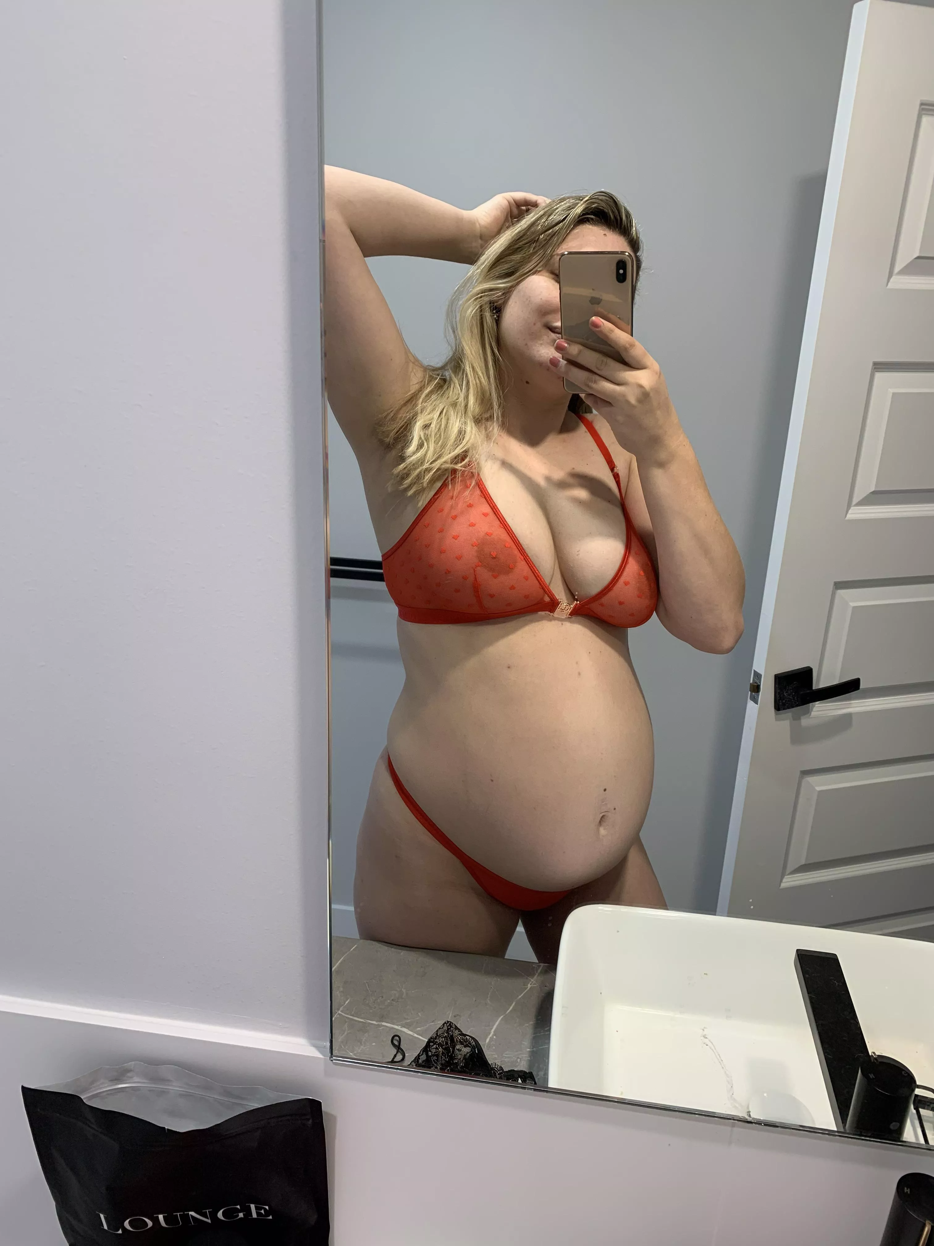 25 weeks, wet pussy & full tits