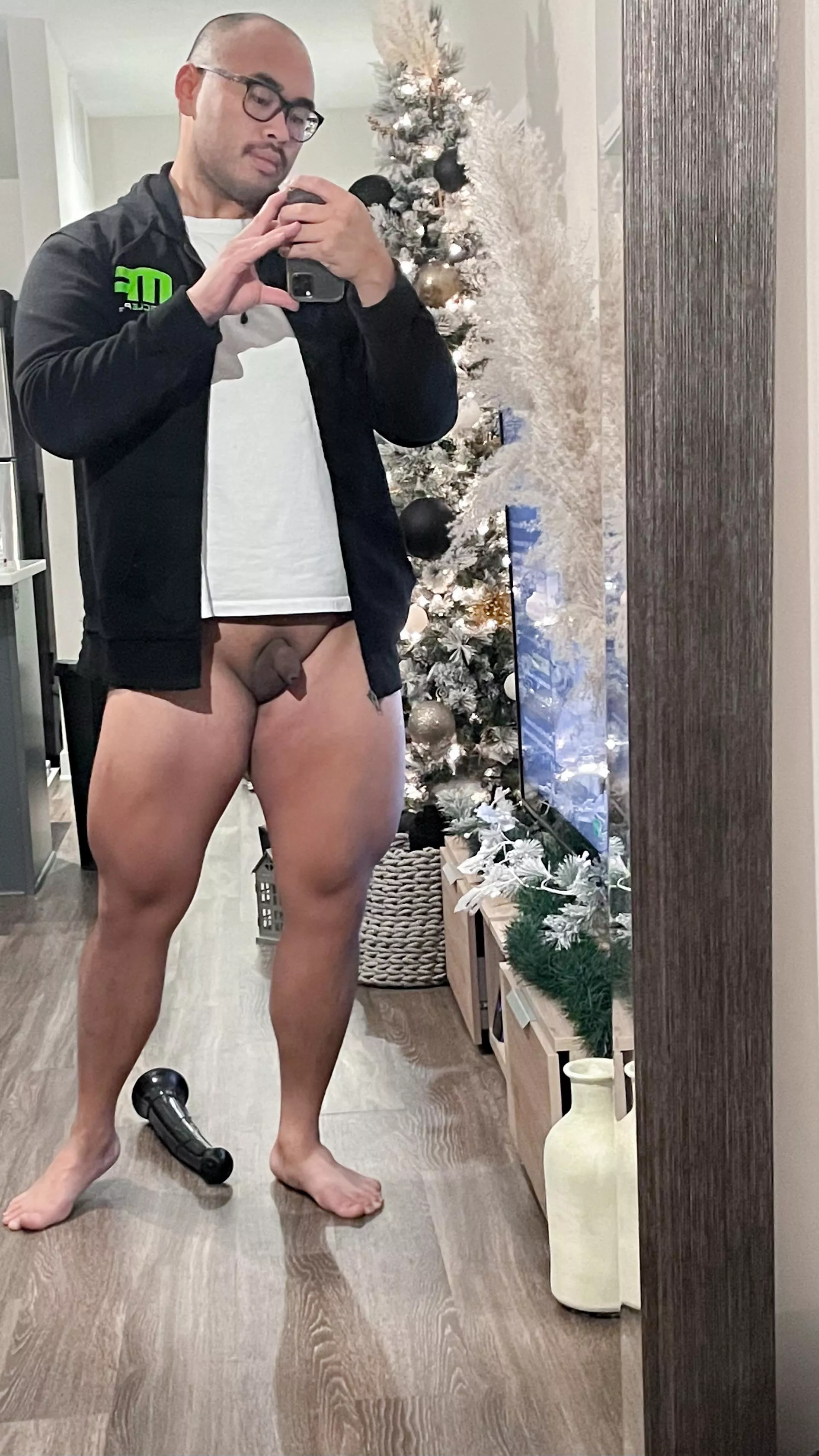 [27] Too much squatting makes it look tiny!