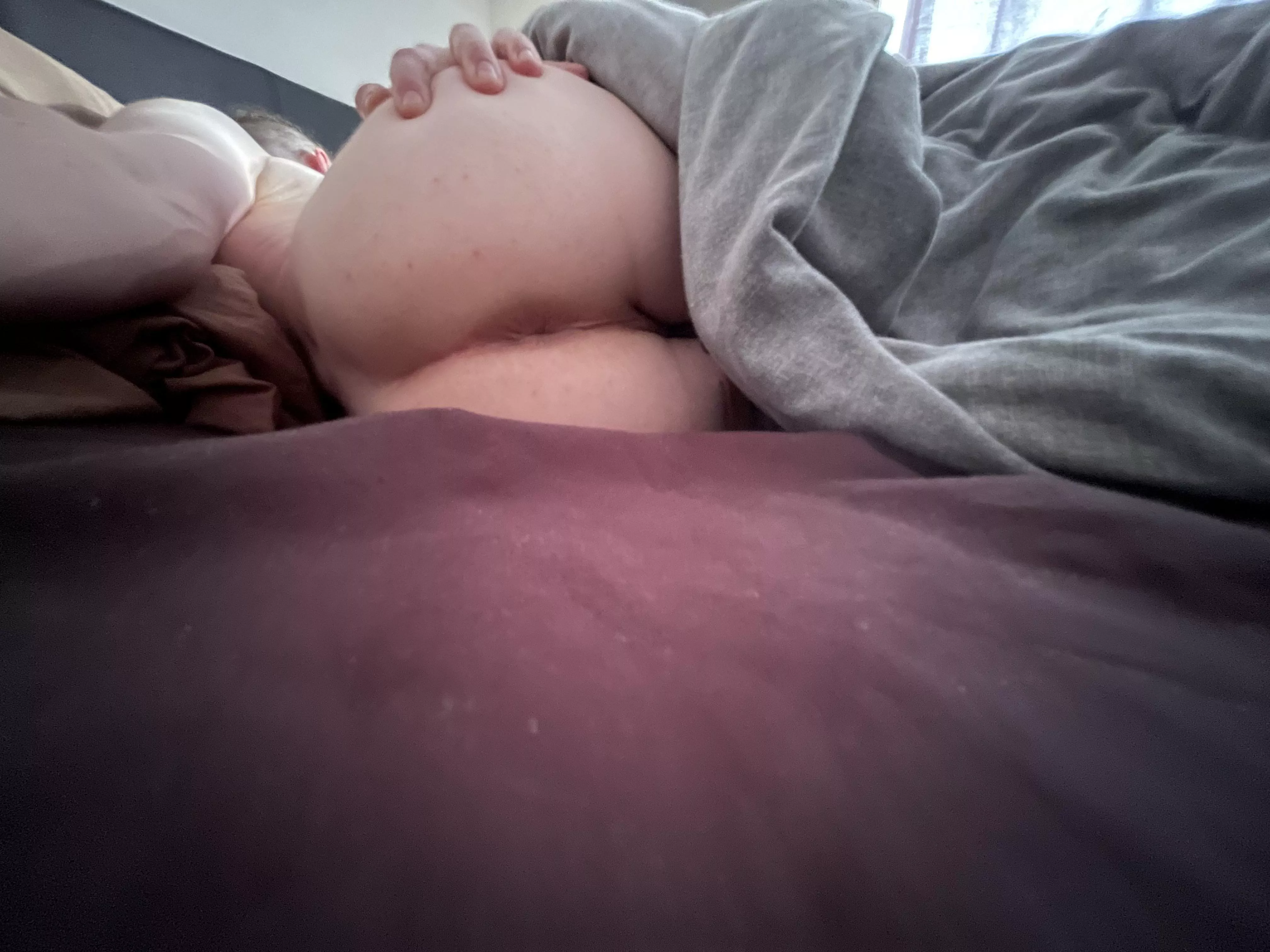 [27]Spending my Sunday just like this, care to join me?ðŸ˜ˆ