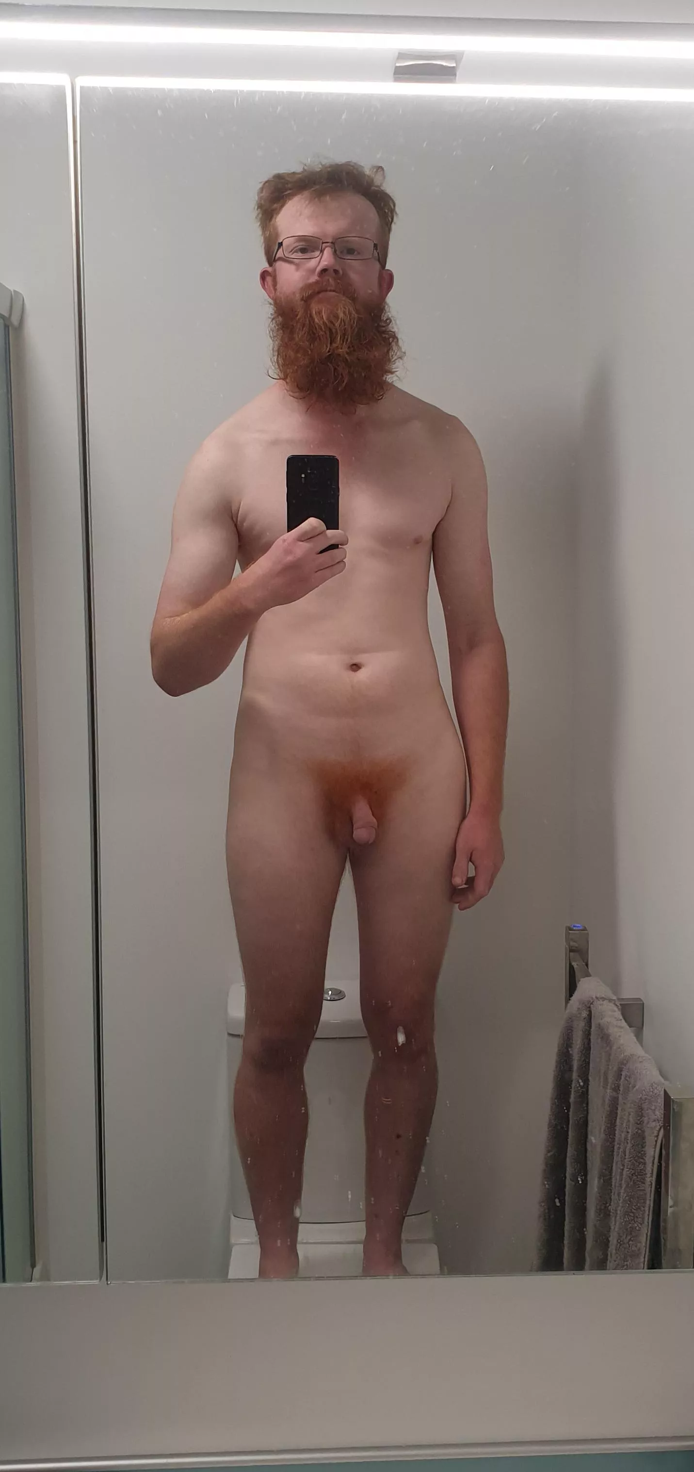 29, 70kg ish, 180cm. Pretty happy with my body, although wish I had a bit more muscle. Thoughts? (Yes I am stood on my toilet for better framing 😅)