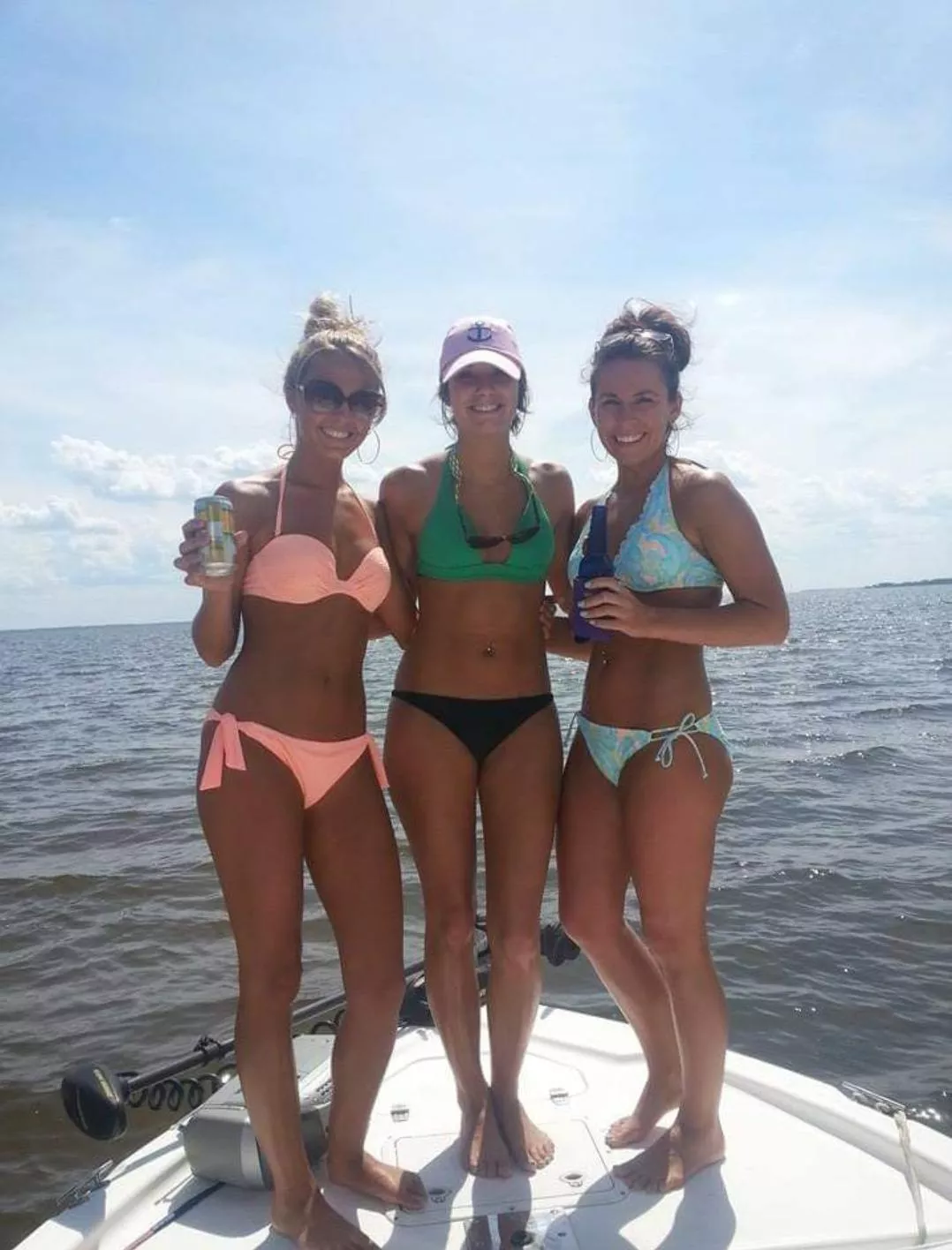 [3] Hotties on the boat