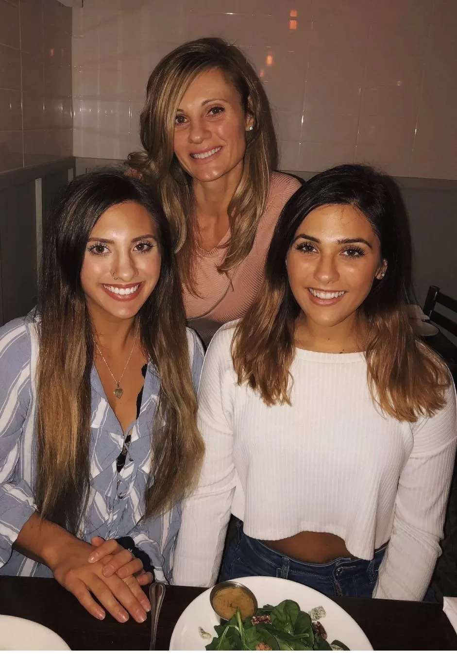 [3] Mom and Daughters