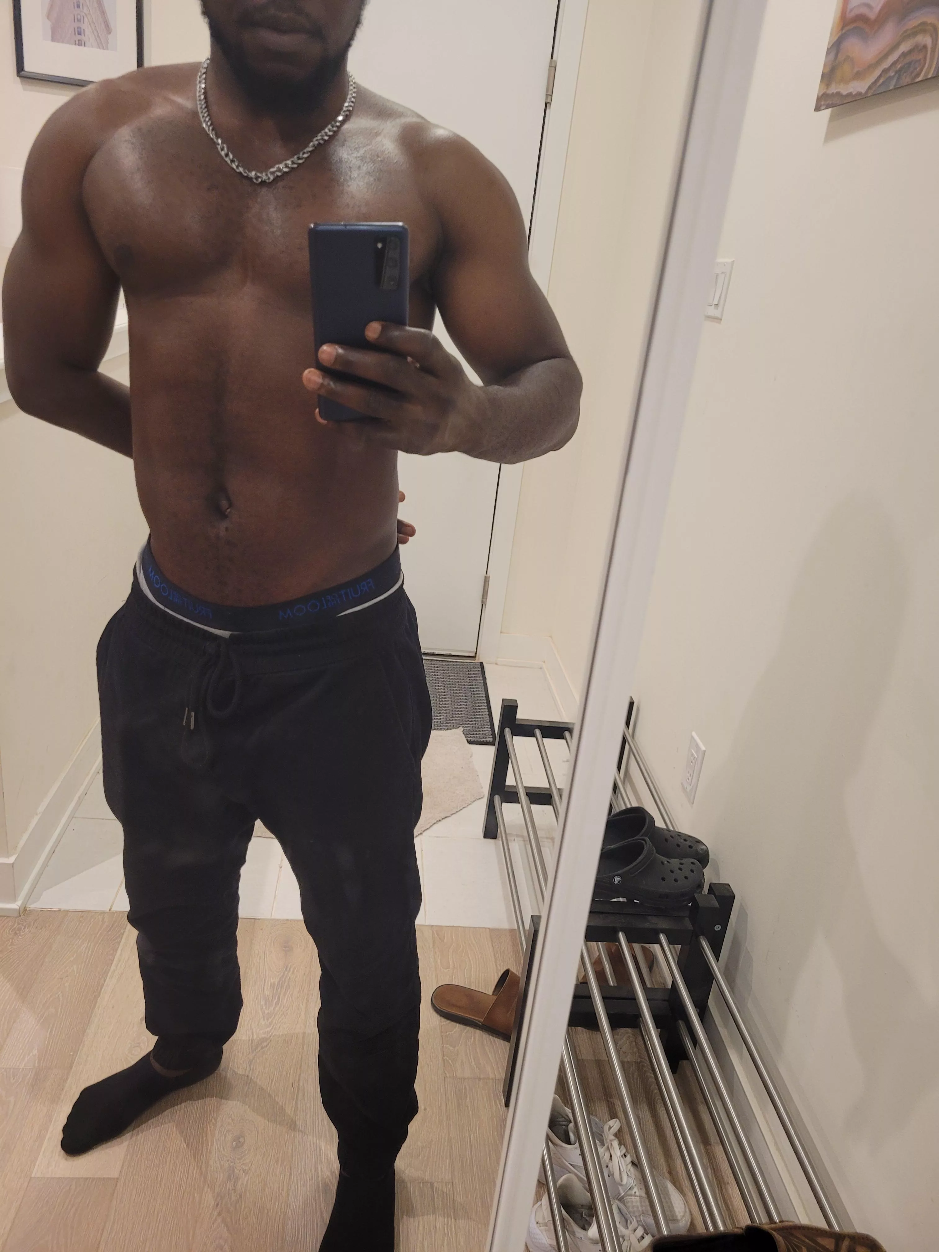 30M Toronto bull looking for a hotwife to have a discrete fun with this weekend