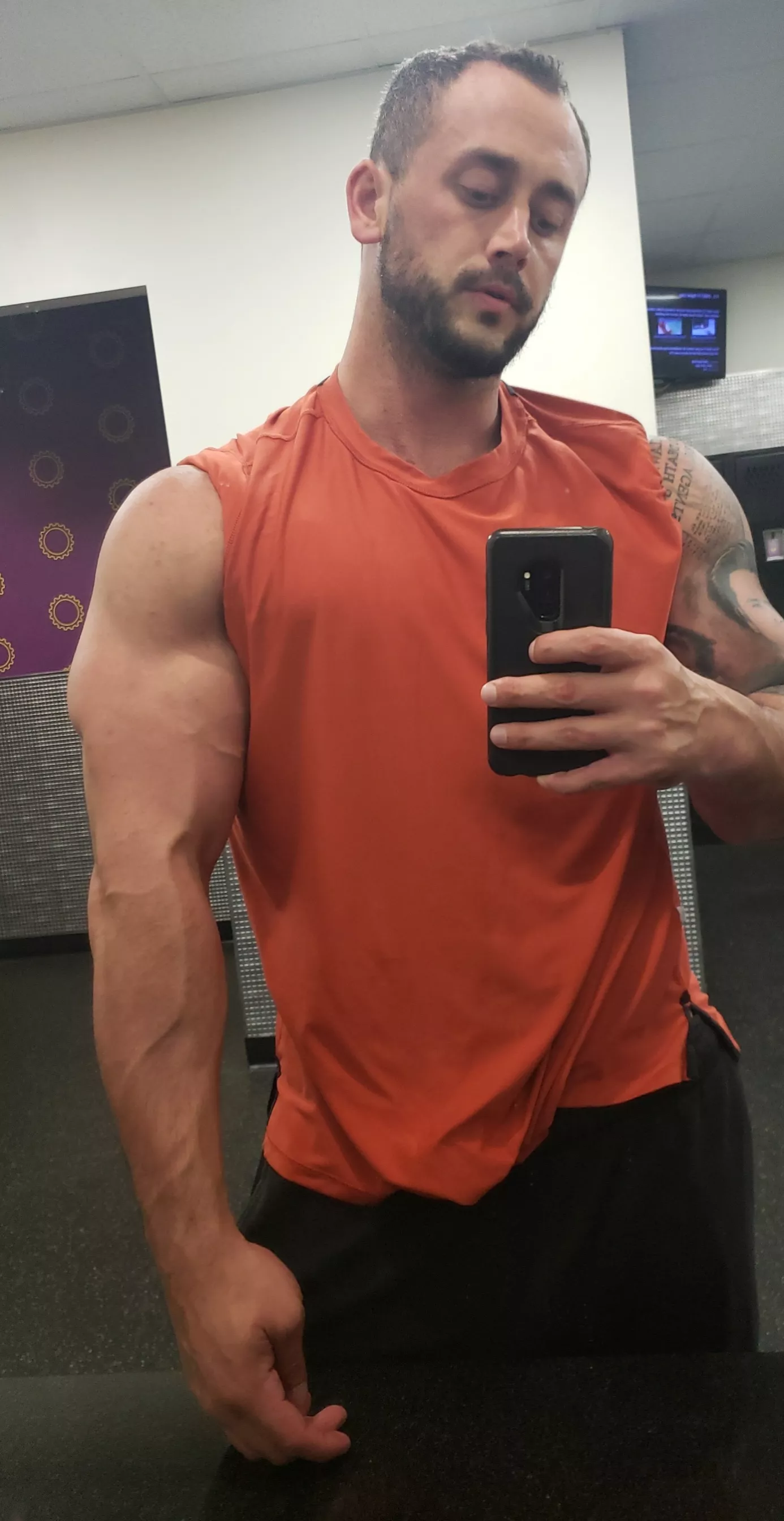 31. 6'4 muscular