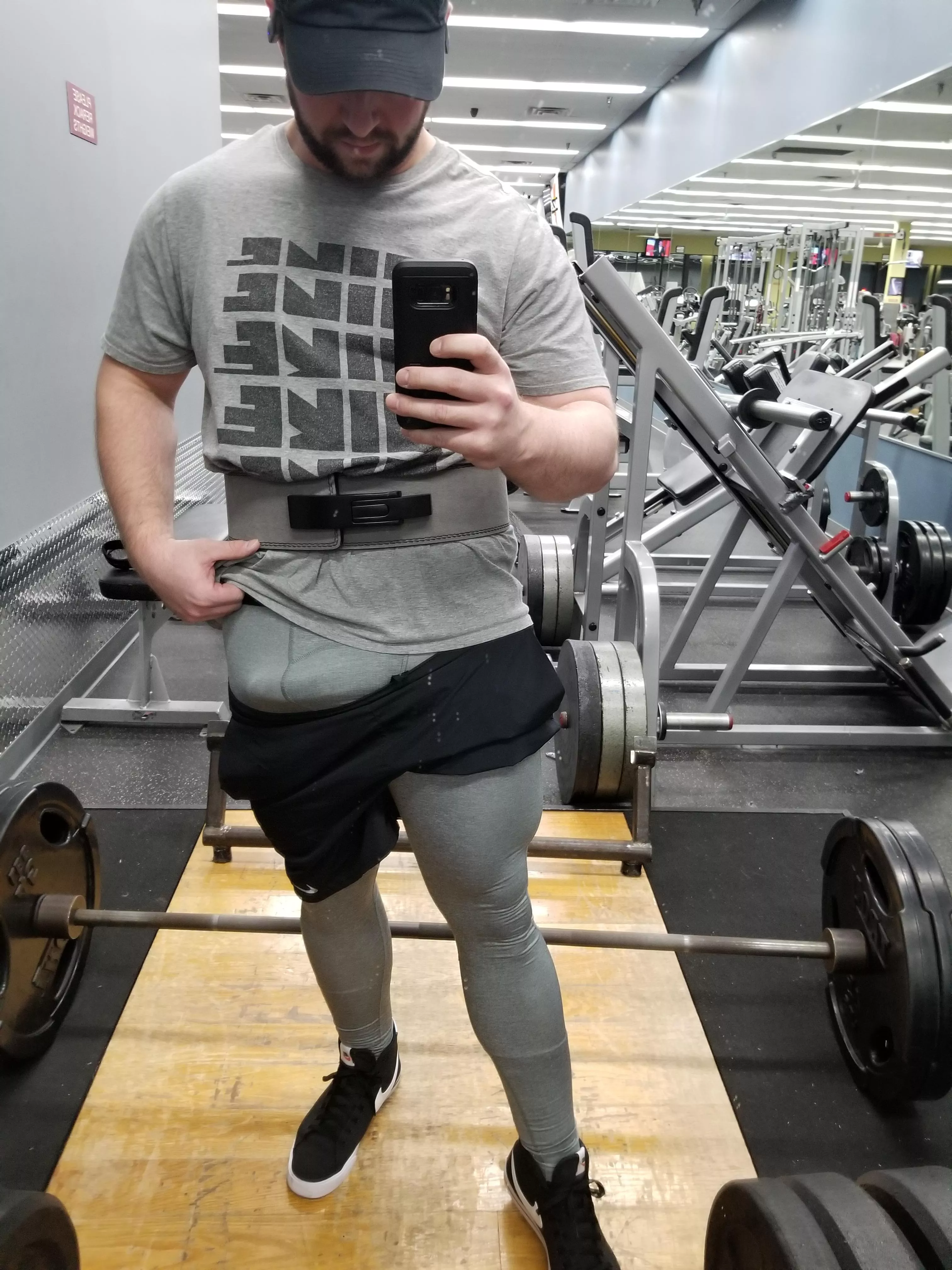 31(M) Leg day in an empty gym gets me a little excited 😏