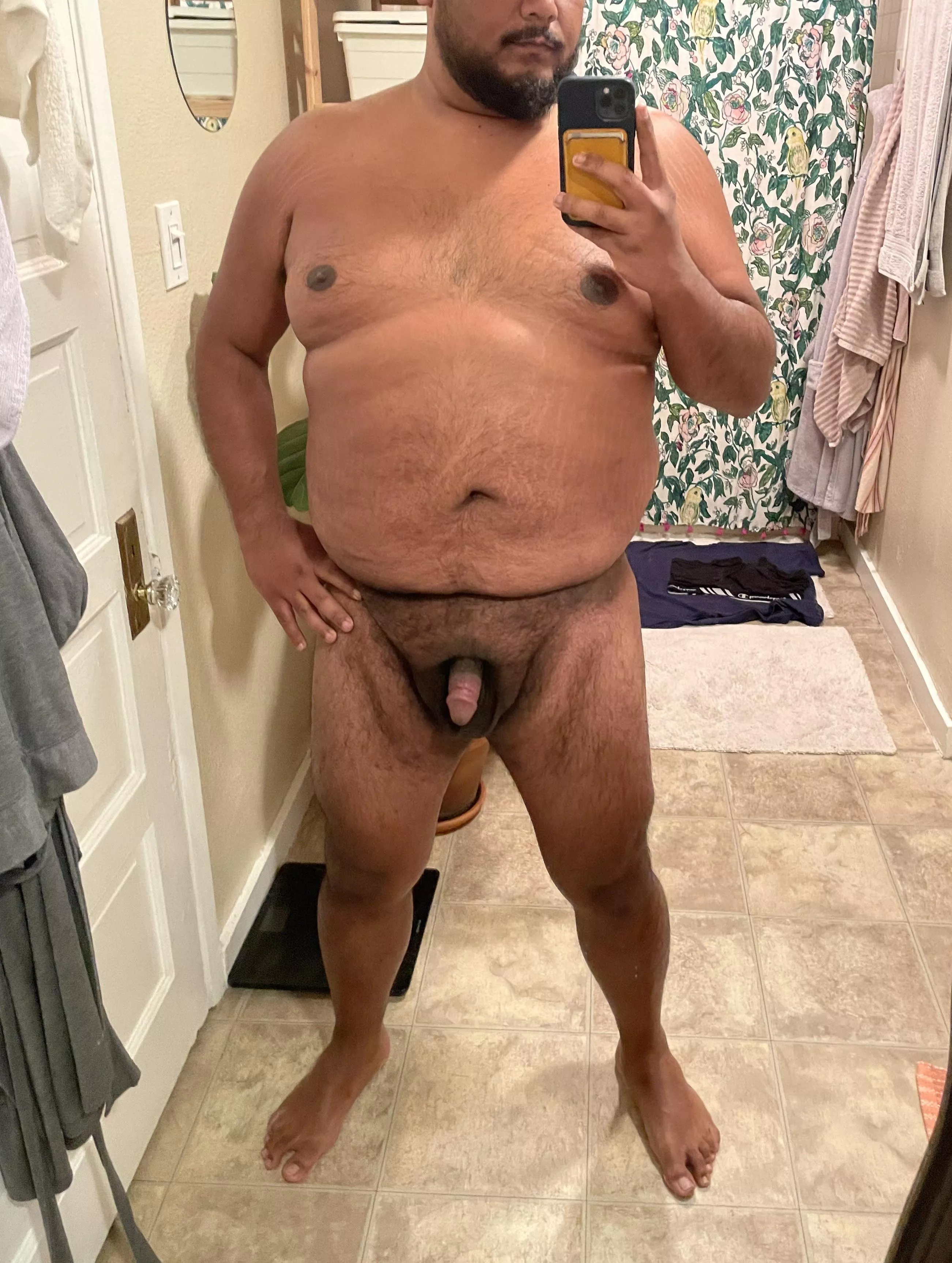 33, 280lbs, 6’1” I’ve really come to be much more comfortable with “normal” pics of my body. Still very much insecure, so continue to be the nice and accepting sub I’ve come to know and appreciate. Cheers 😊