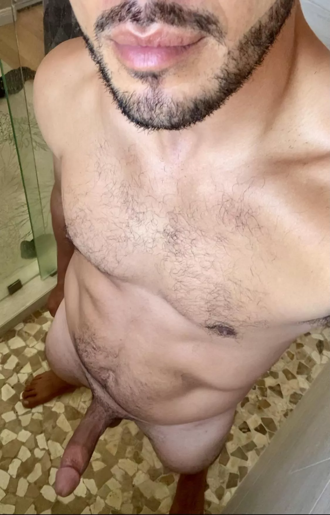 (35) Dad lips & hips