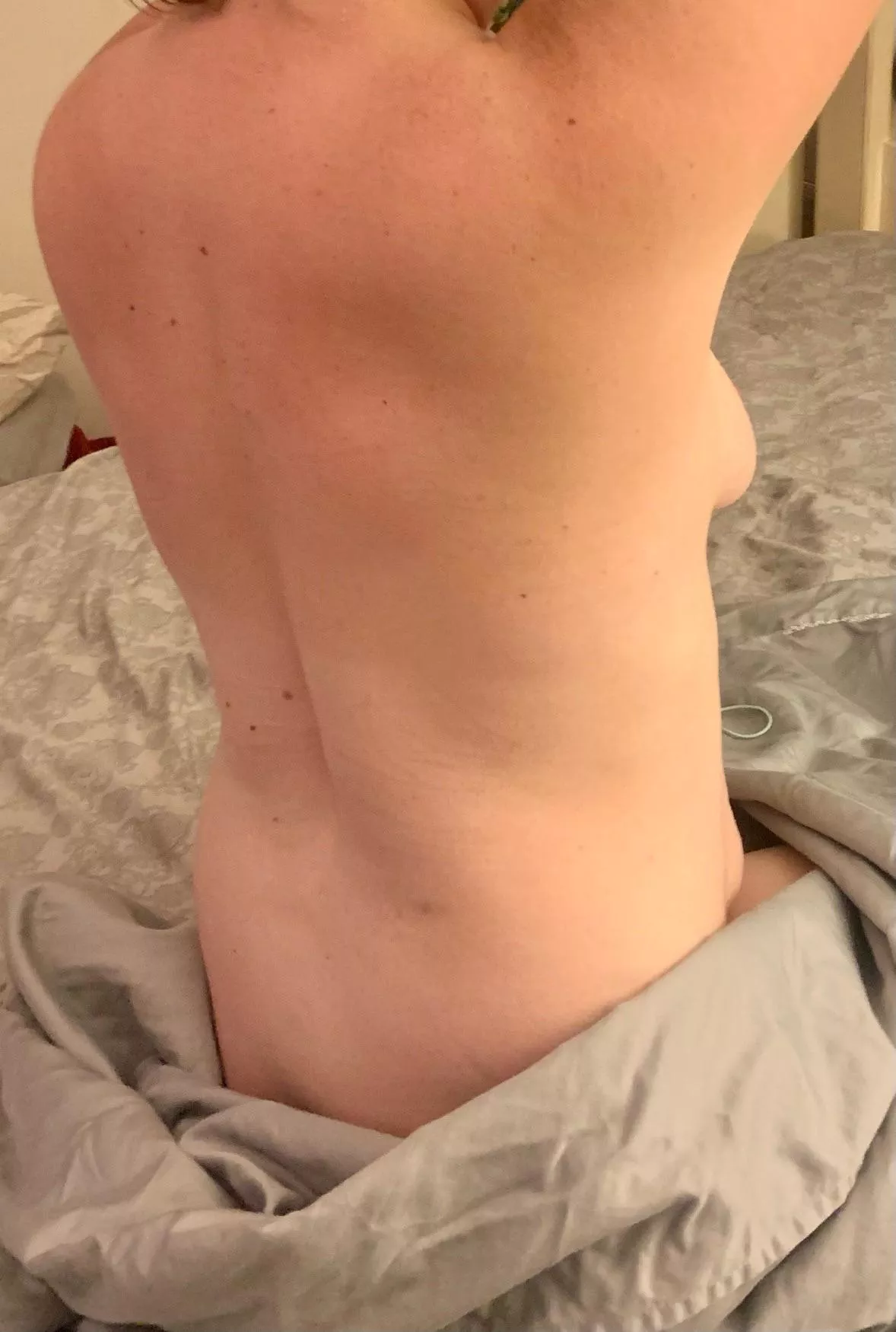 35 F 118lbs 5’. Don’t like the way my back looks