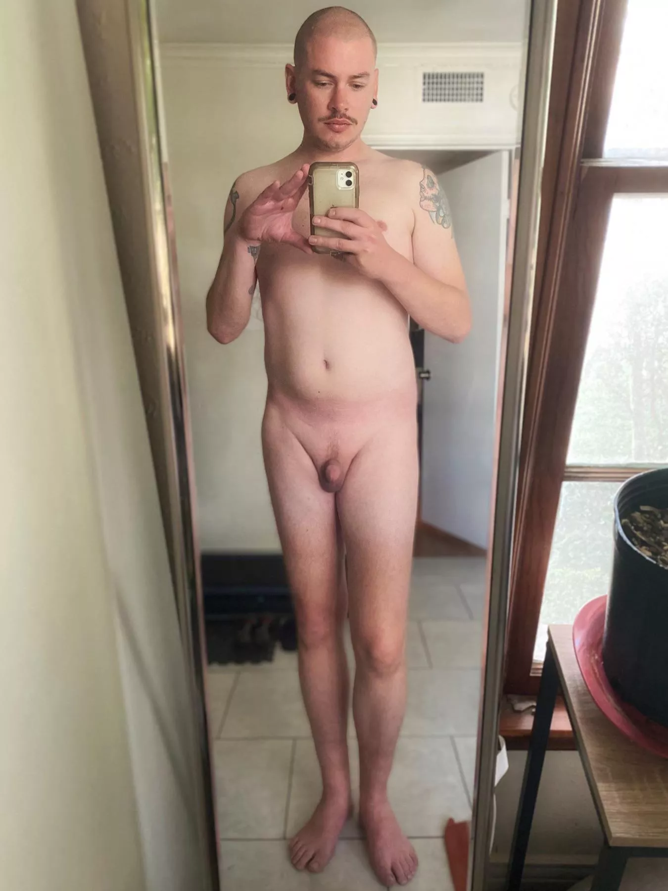 [35] upvote if youâ€™re bigger than me