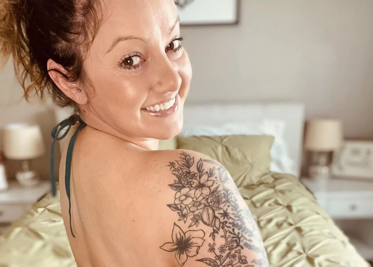 35 year old tattooed milf ðŸ–¤