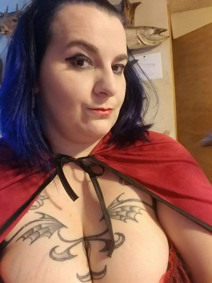 36f submissive masochist Michigan. Lil Miss Riding Hood needs big black wolves to dominate her roughly.