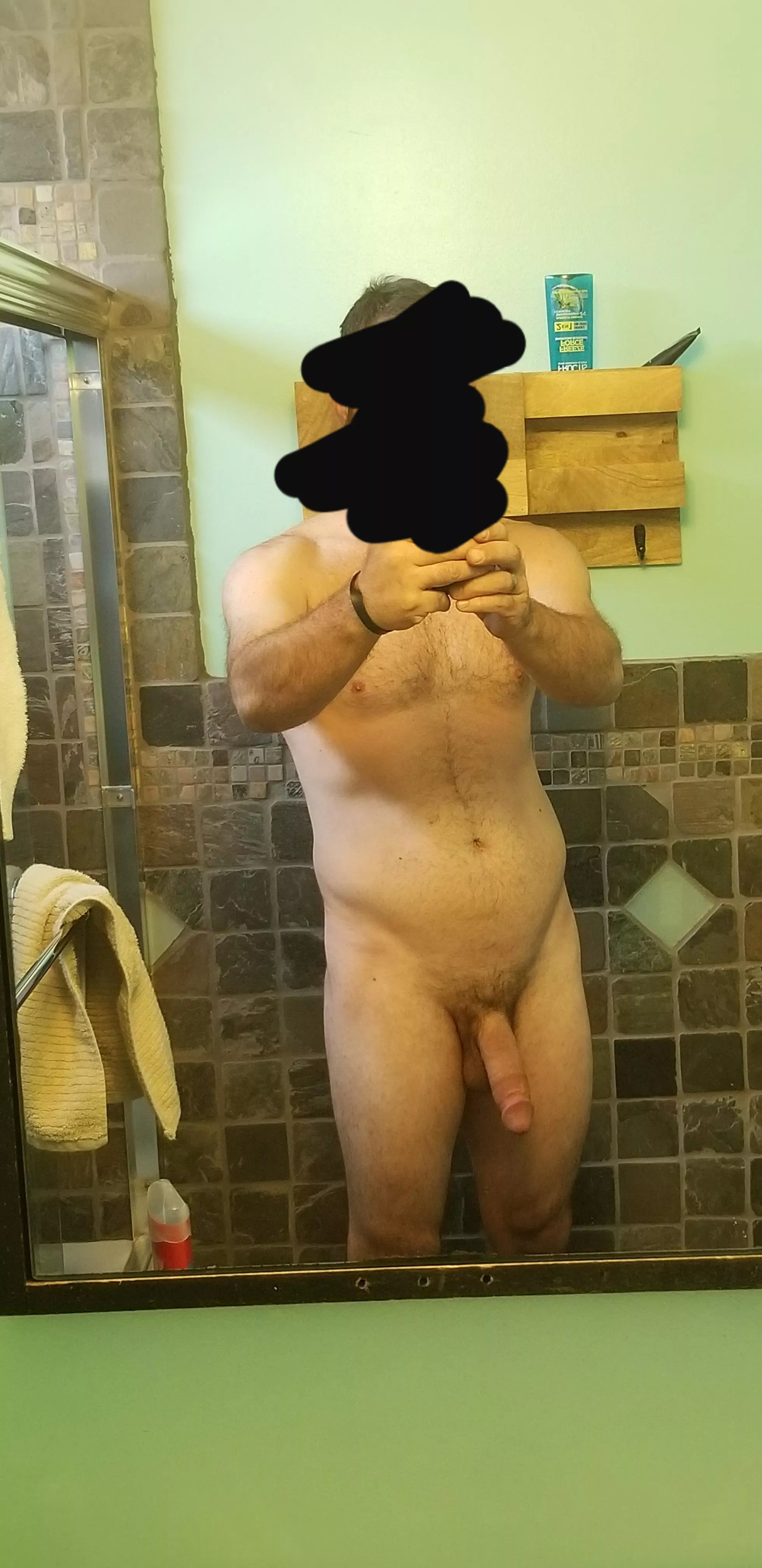 38m 5'10. 190lbs shower time. Lol