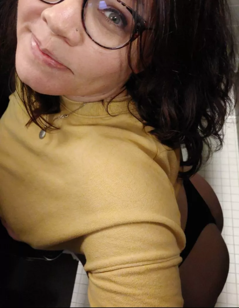 40 [F] work bathroom selfie 😘