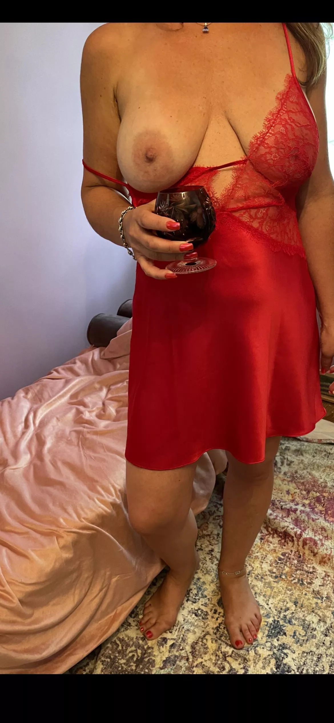 40 plus female cum join me for a drink!