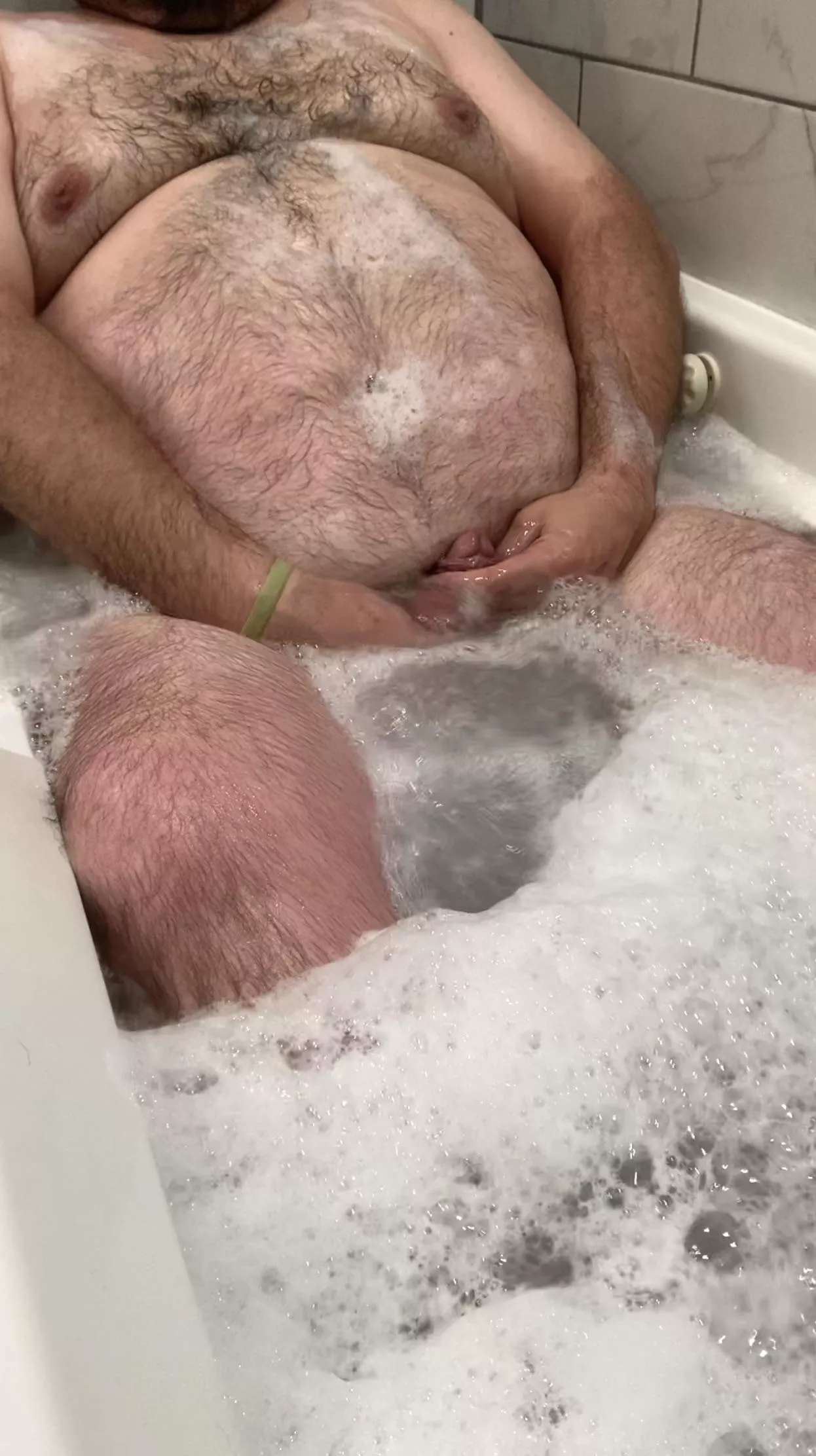 [40] Washing myself in the bathtub