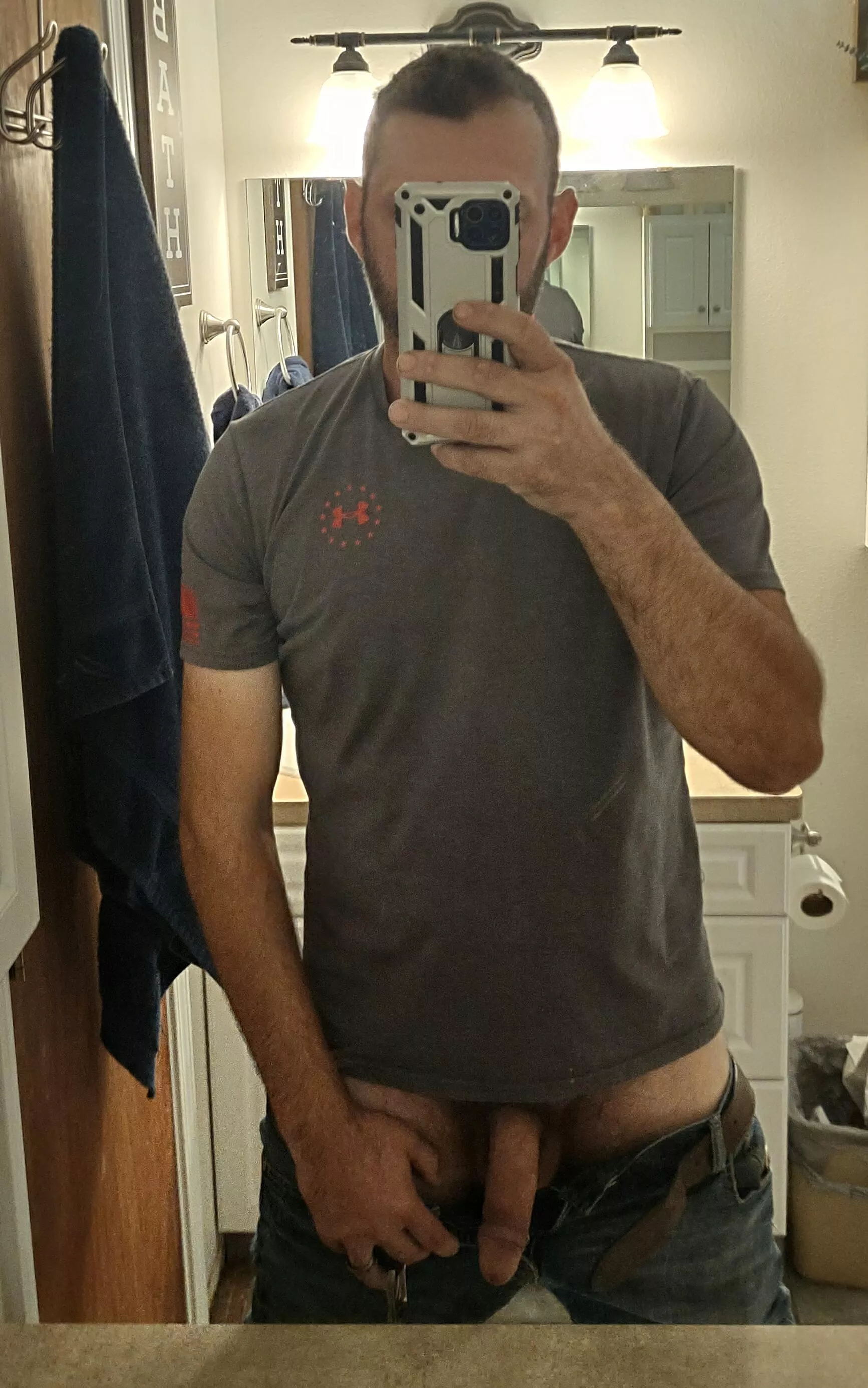 40 yr old fit daddy just hanging out 😜