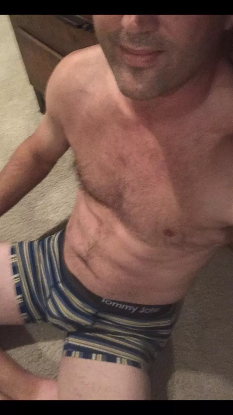 (41) Any Ladies wanna help Daddy get out of these briefs😜🤷🏼‍♂️