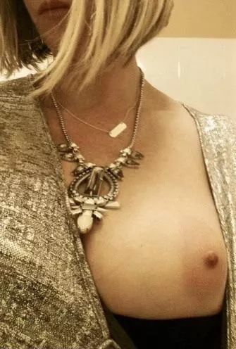 (44)(f) Wife, MILF and Earner. Works hard for Daddy.