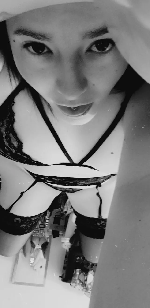 4.99 a month. Kink/ fetish friendly, nudes, lingerie, teasing, chats and more. Cum hang out and see it all.