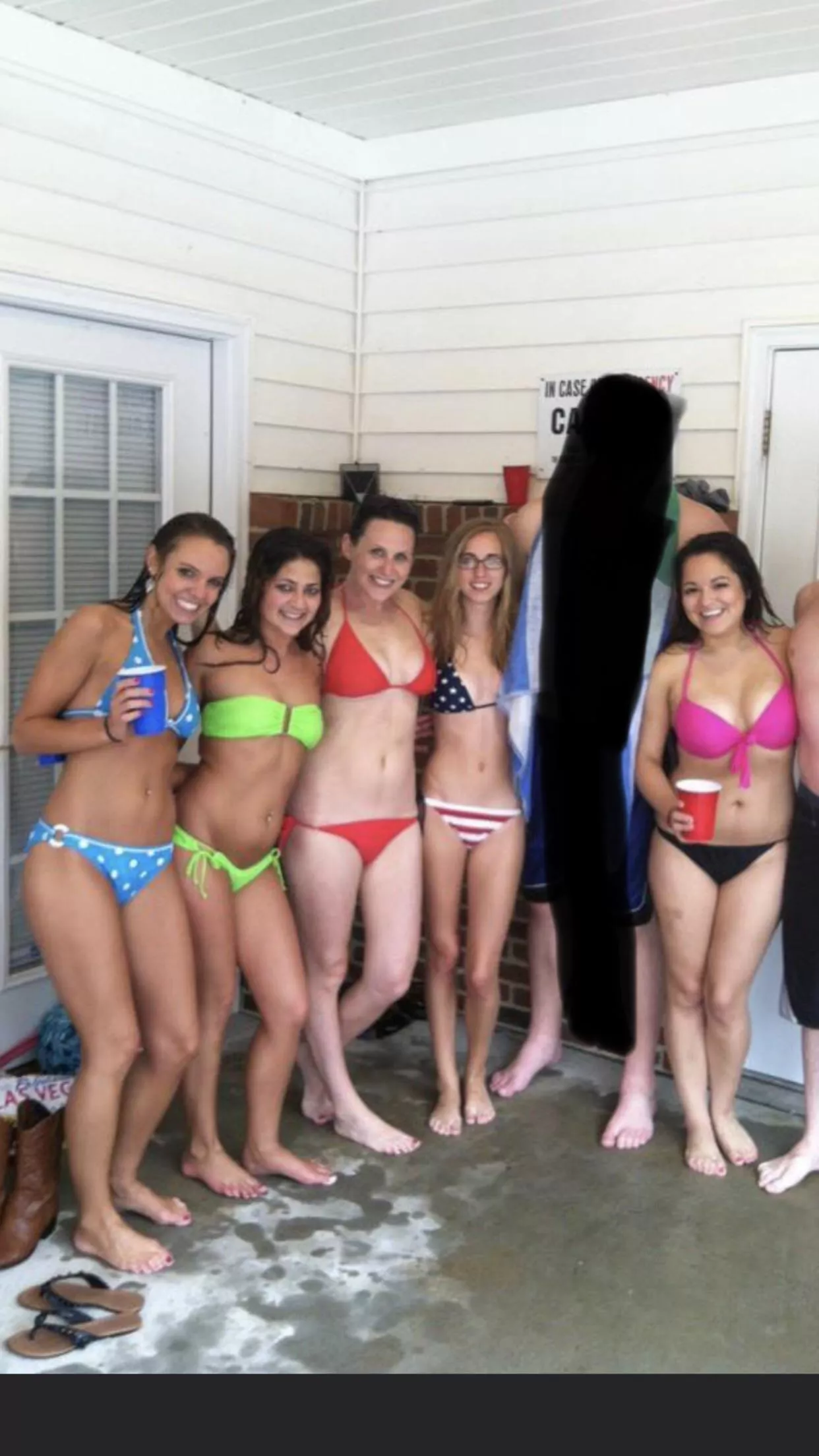 [5] off-campus pool party, 5 wild girls