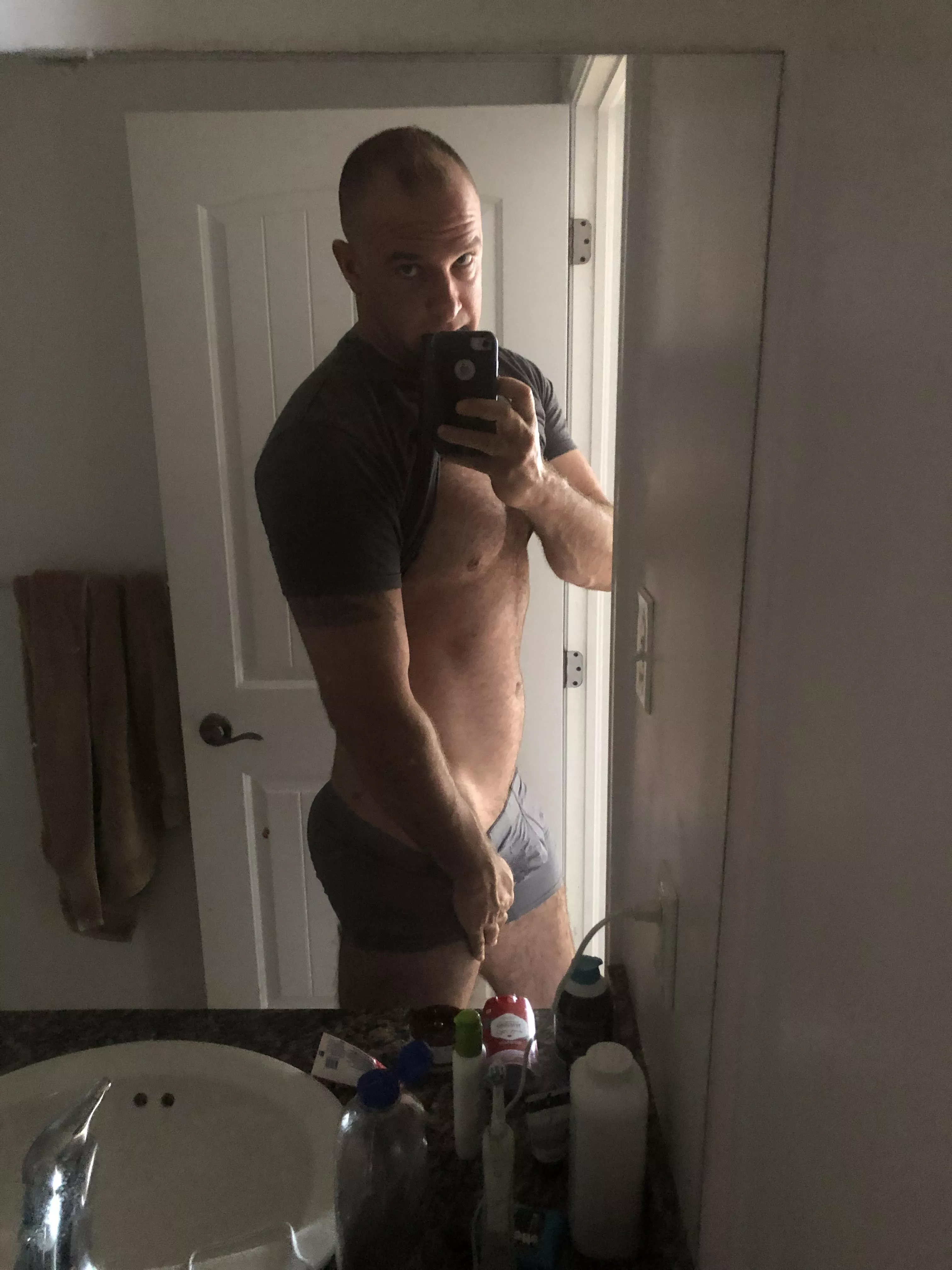 6’5, 40 yrs old and up for a chat