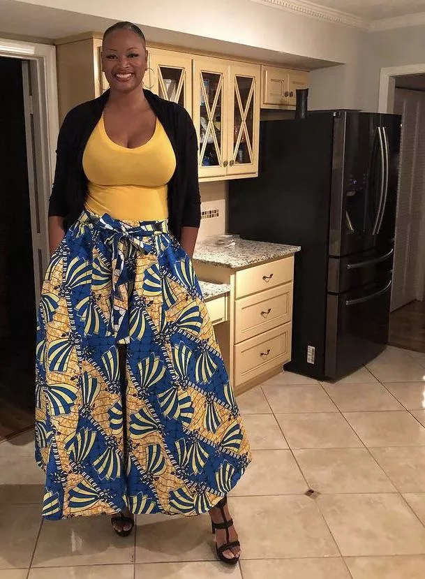 6â€™7â€ woman, 7â€™0â€ in heels with huge breasts